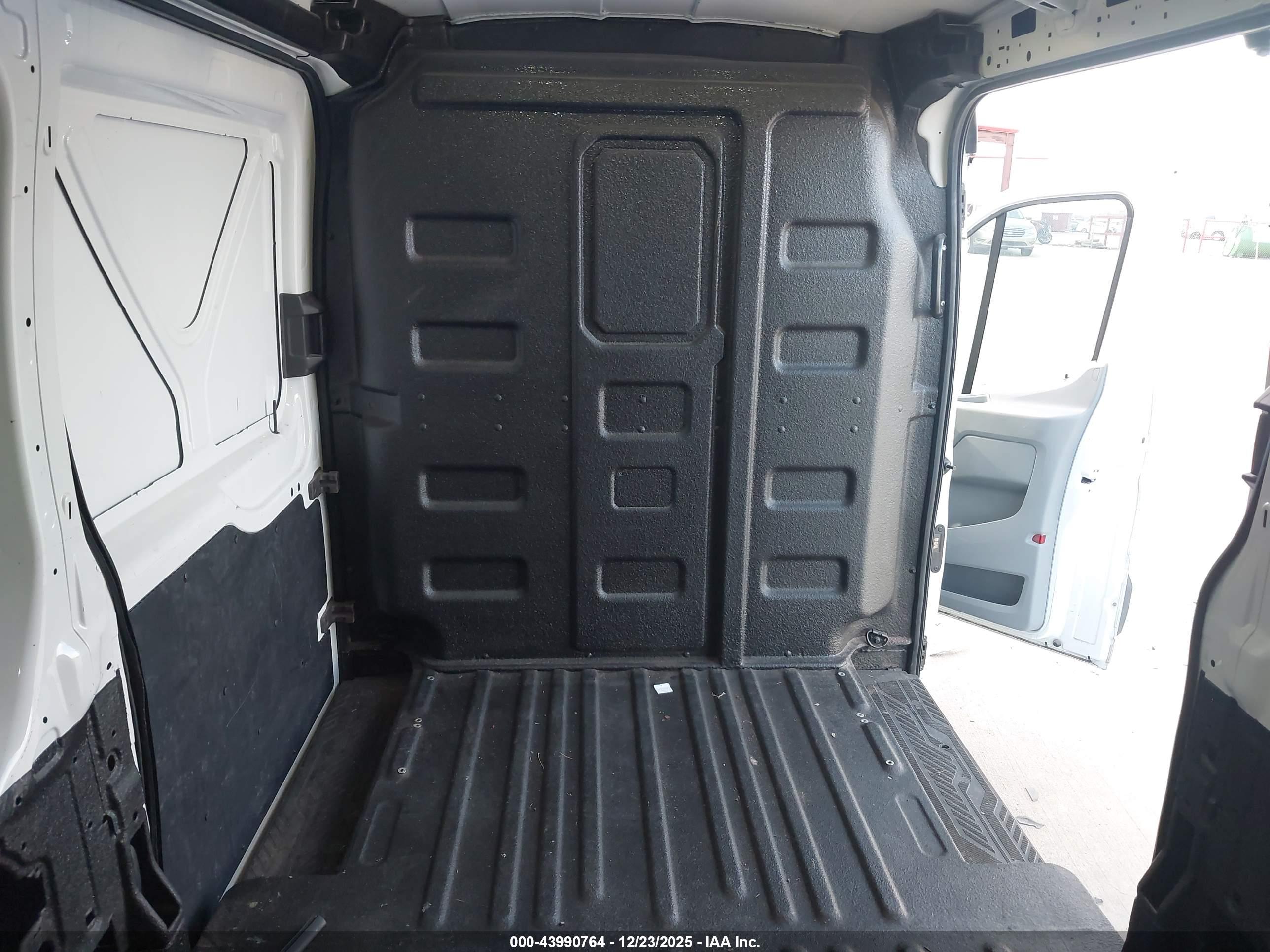 FORD TRANSIT-250 image 8