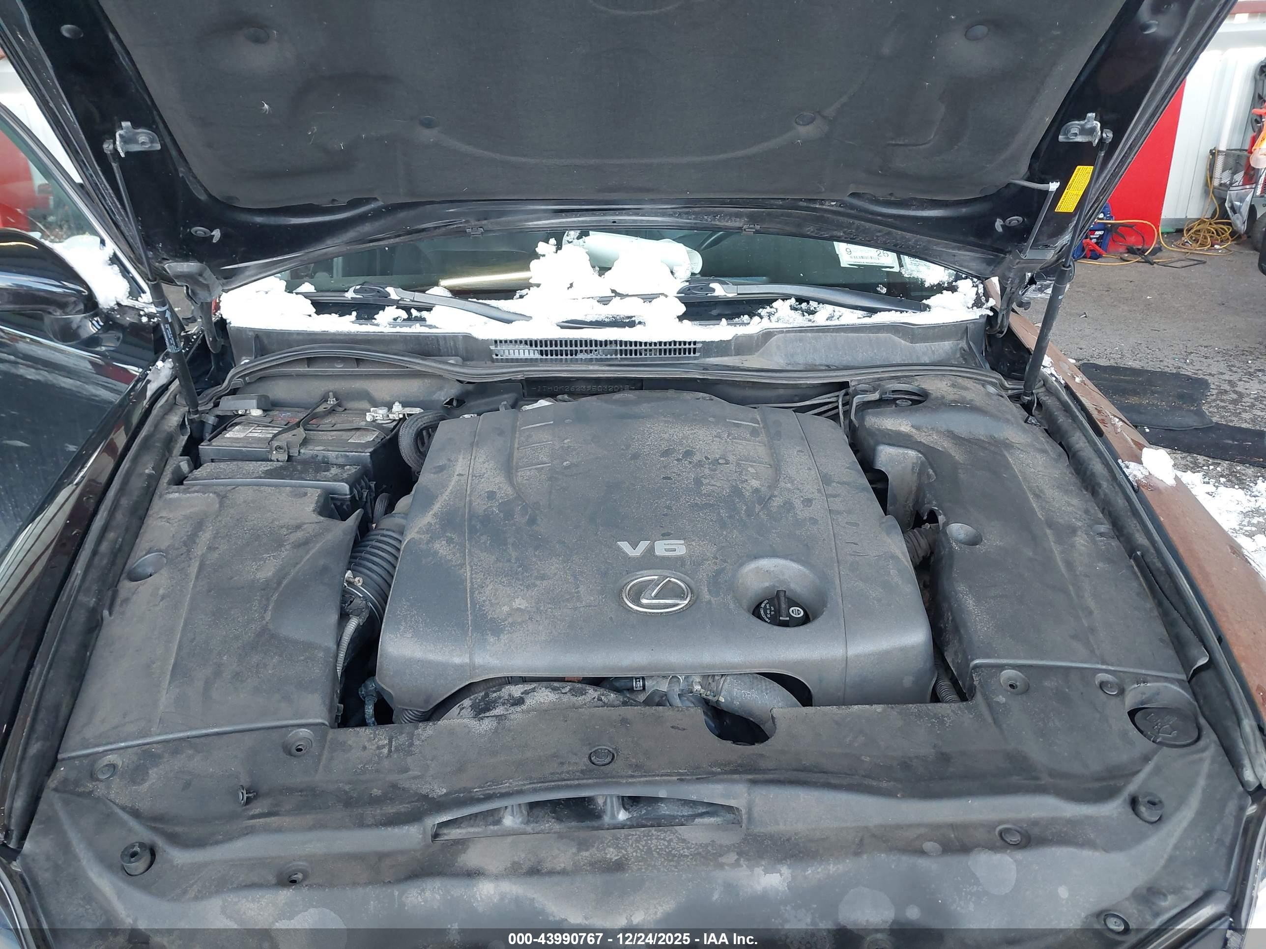 LEXUS IS image 10