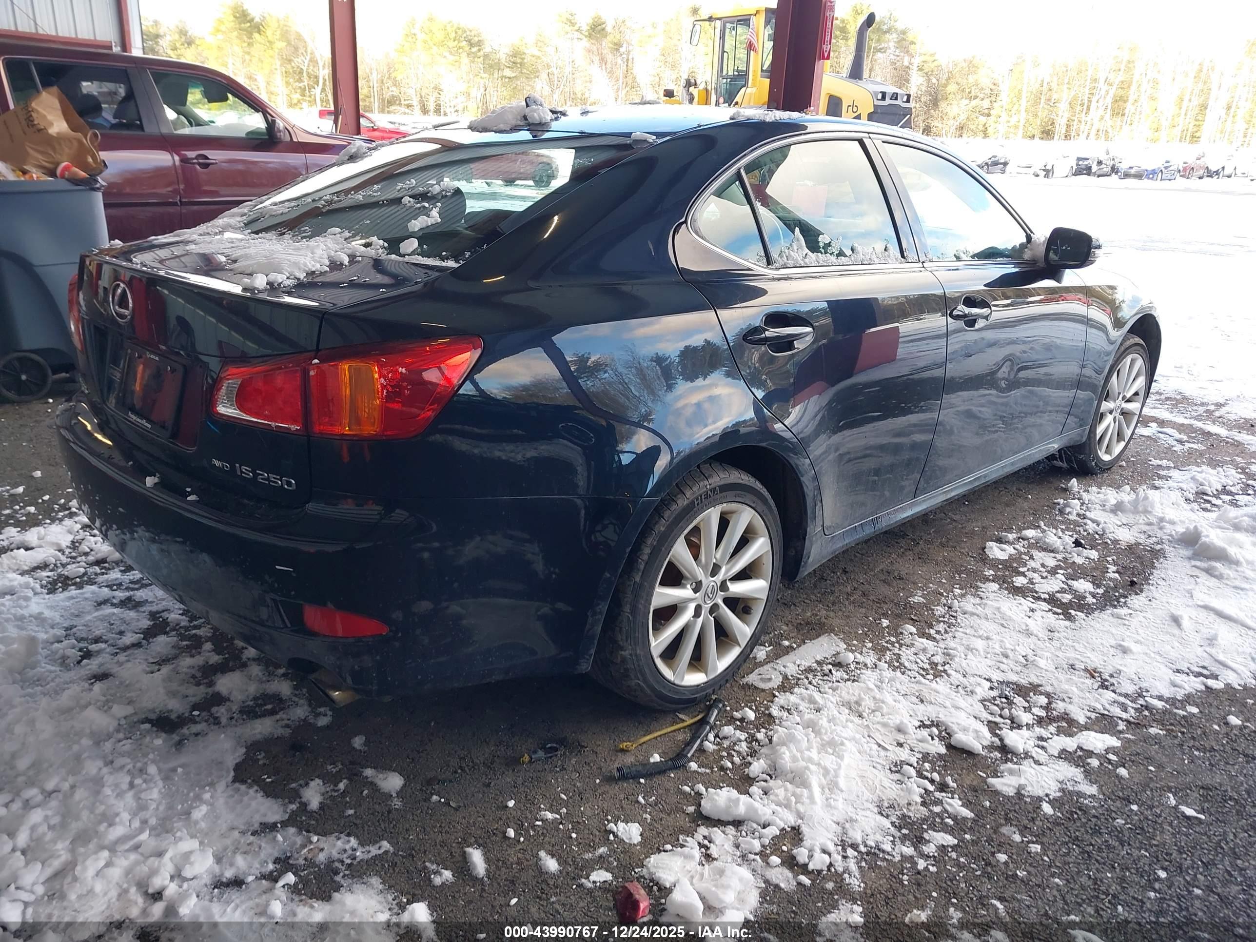 LEXUS IS image 4