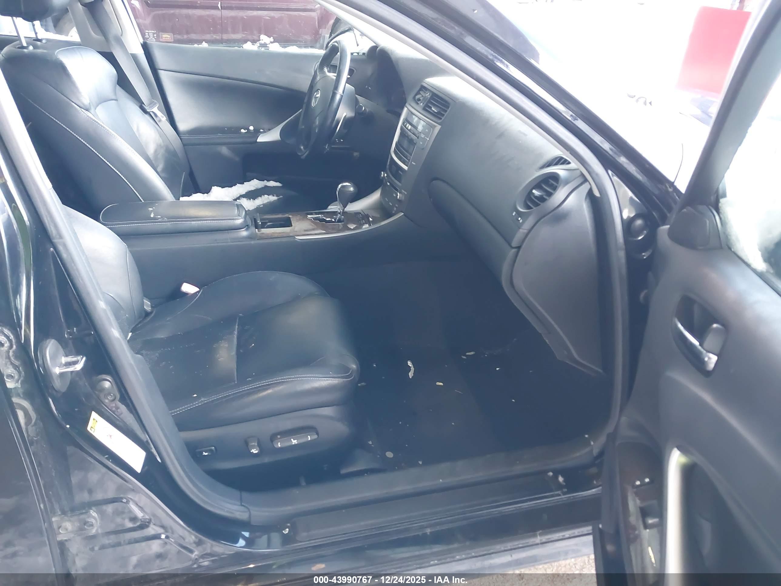 LEXUS IS image 5
