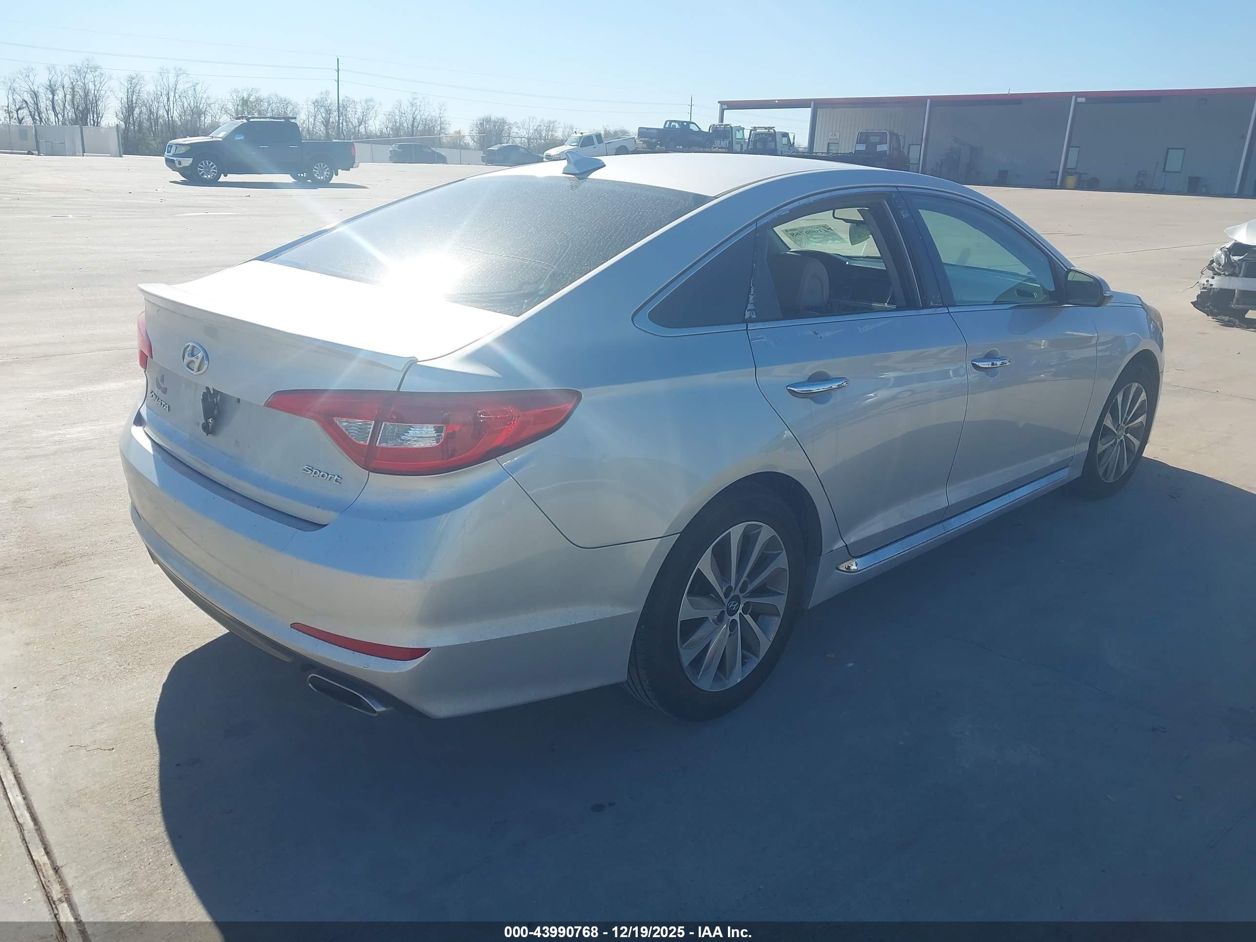 HYUNDAI SONATA image 4
