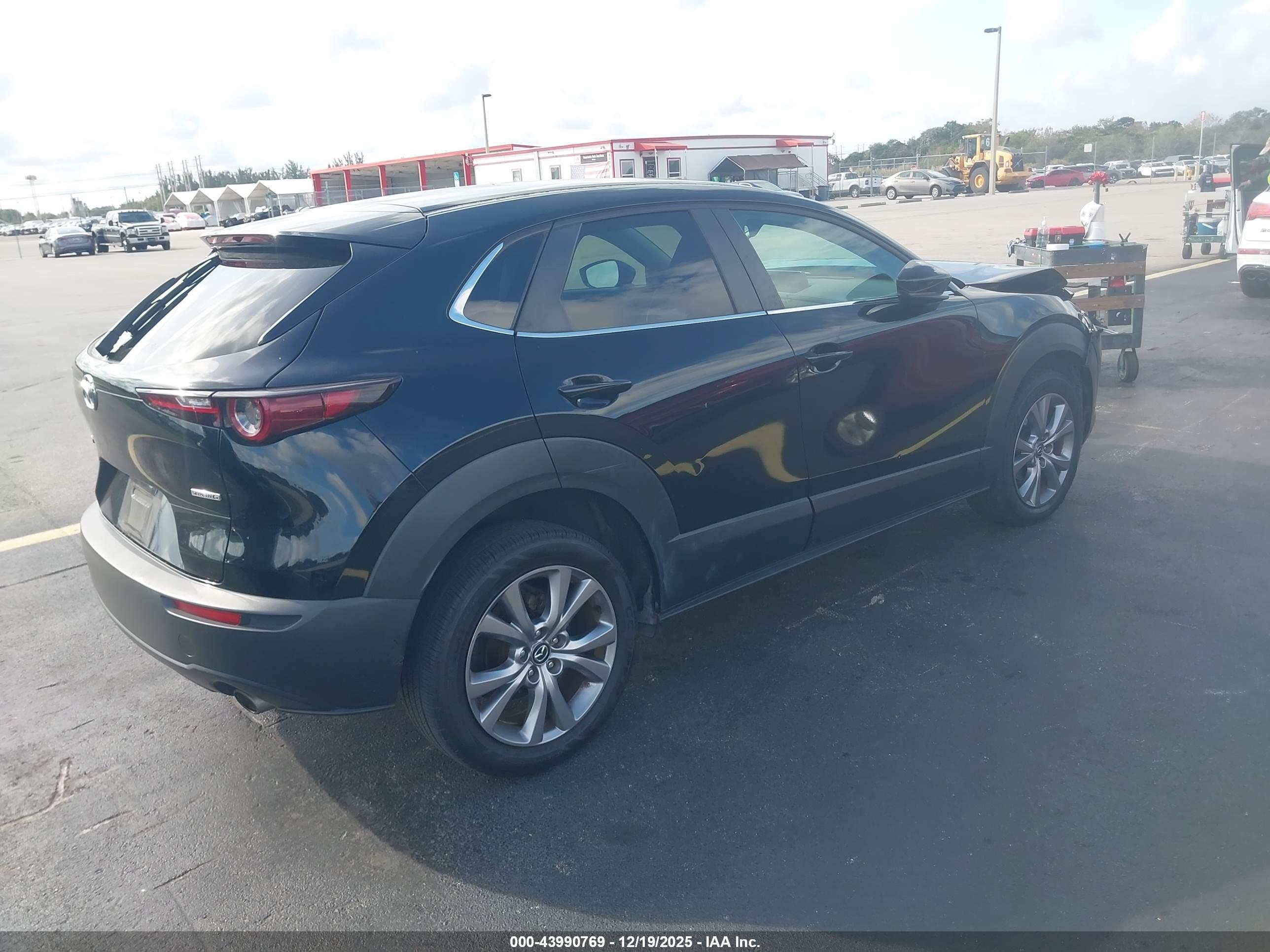 MAZDA CX-30 image 4