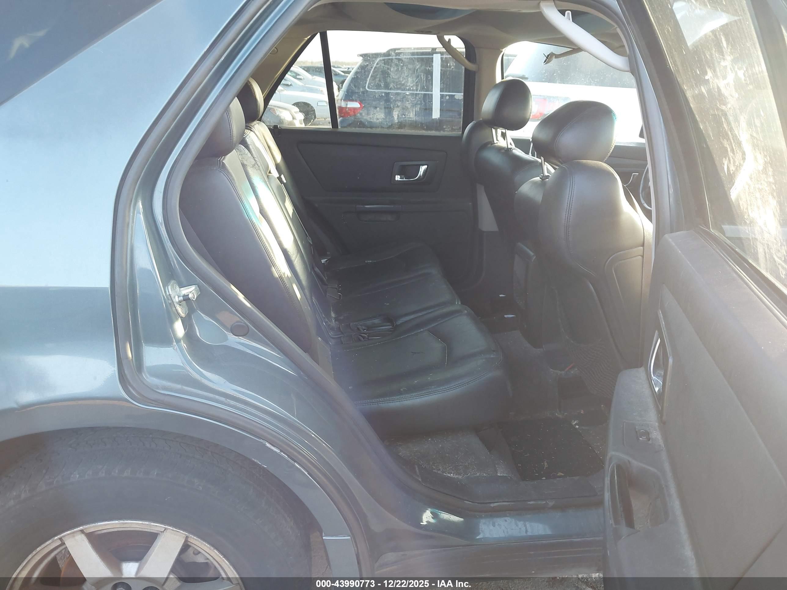 CADILLAC SRX image 8