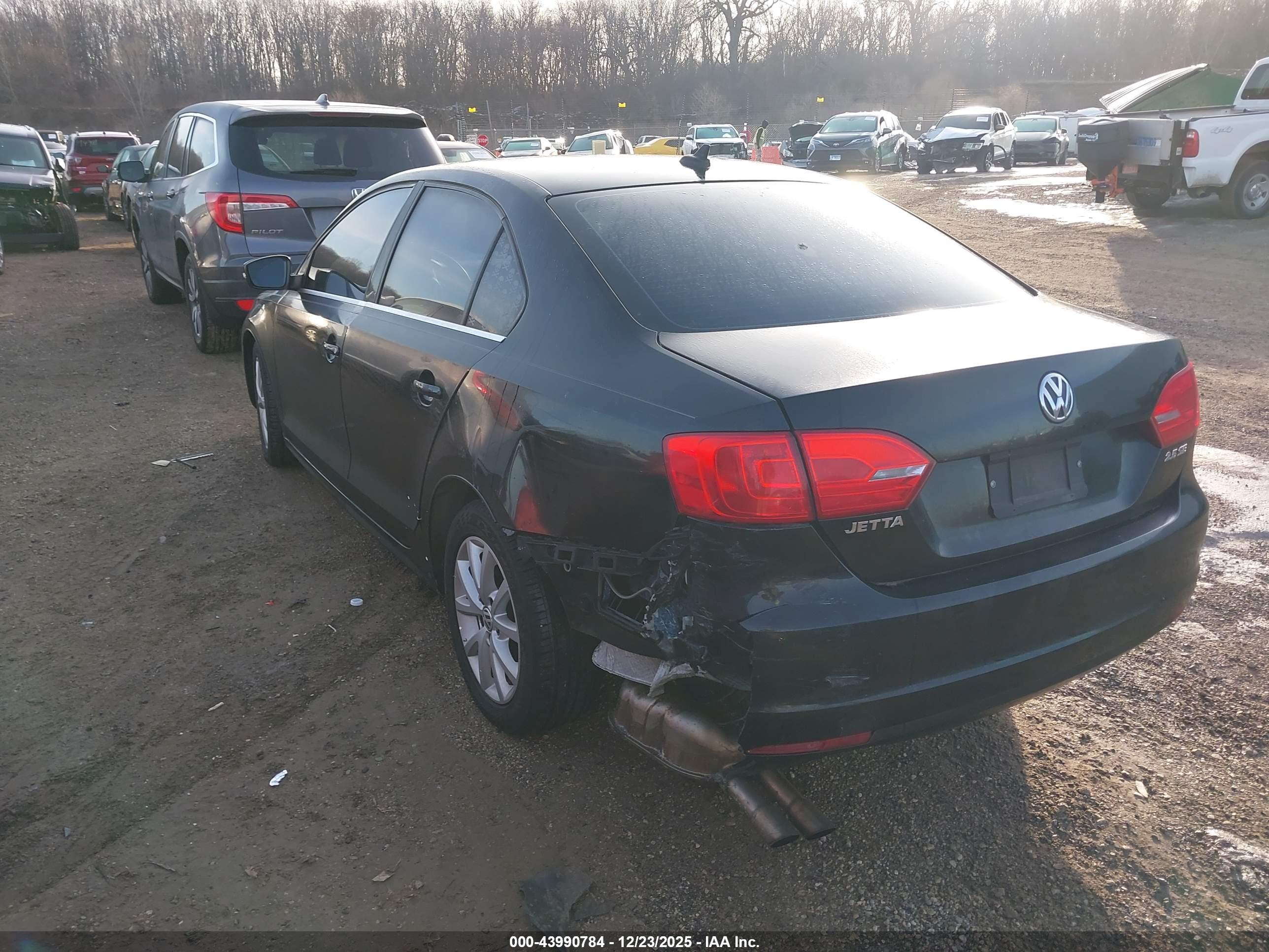 VOLKSWAGEN JETTA image 3