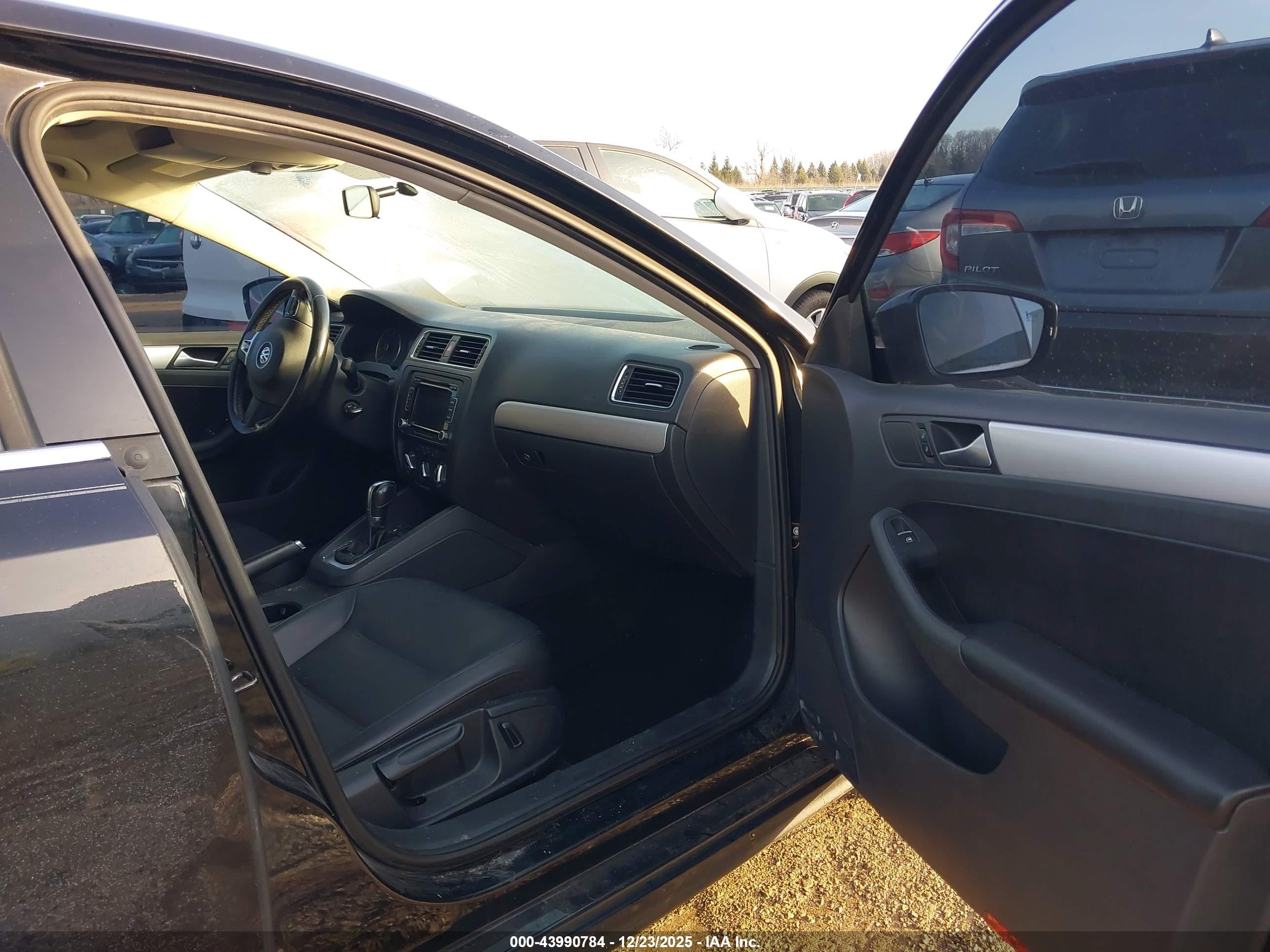 VOLKSWAGEN JETTA image 5