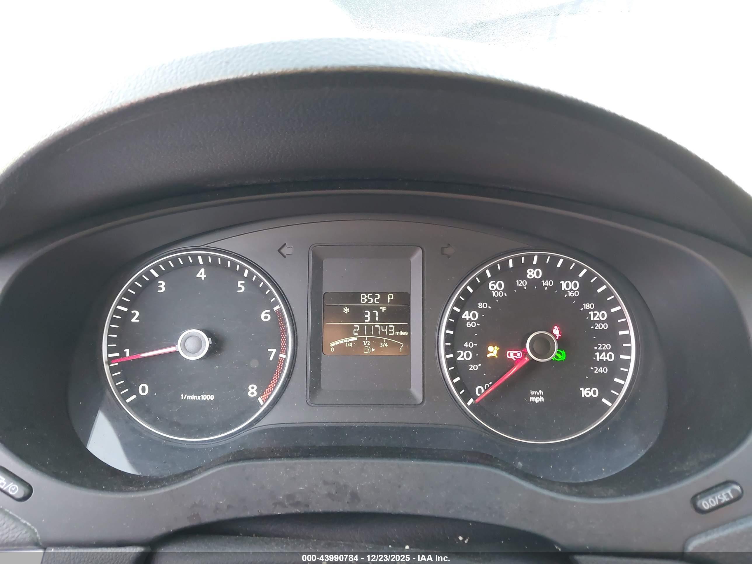 VOLKSWAGEN JETTA image 7