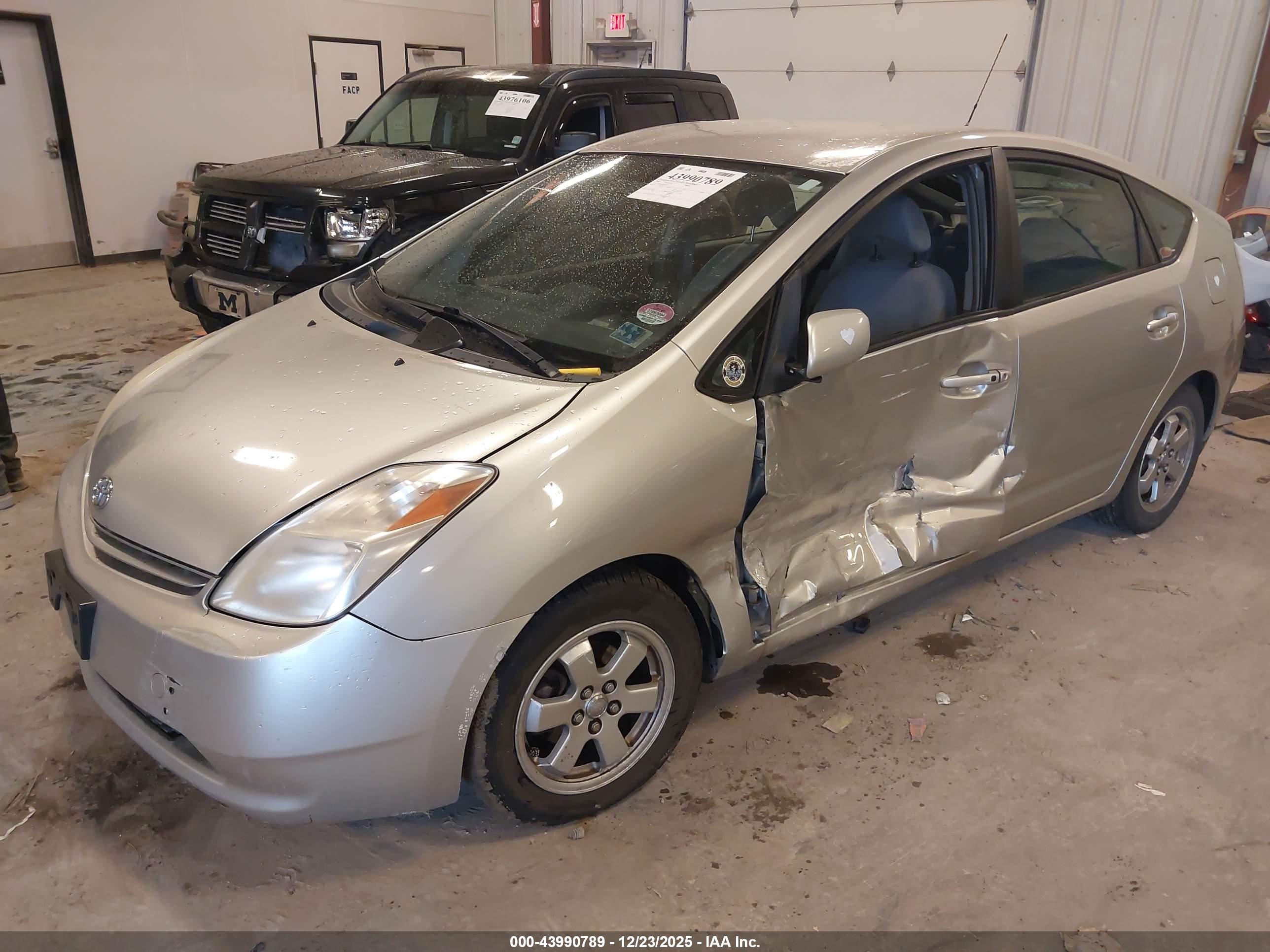 TOYOTA PRIUS image 2