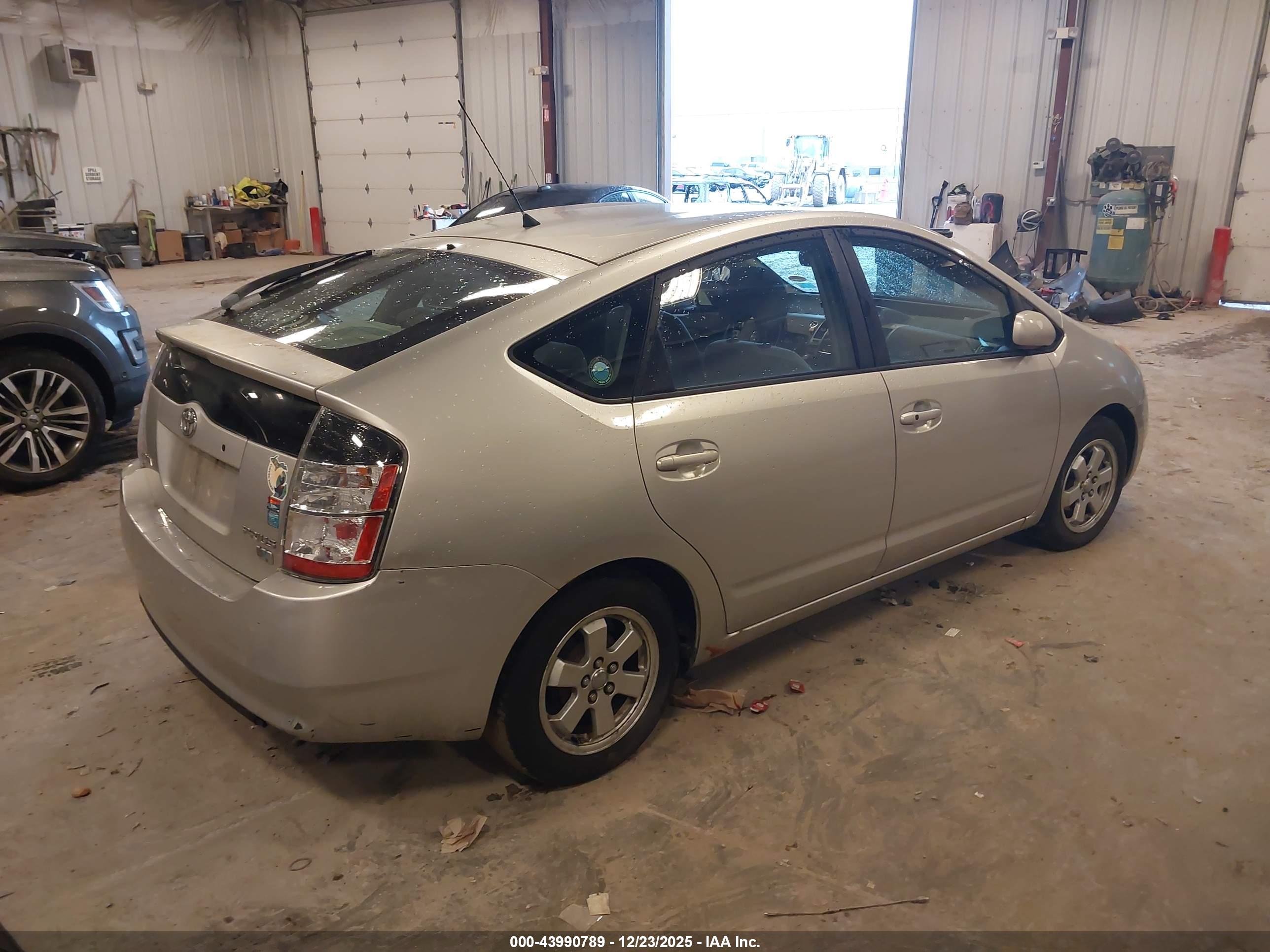 TOYOTA PRIUS image 4