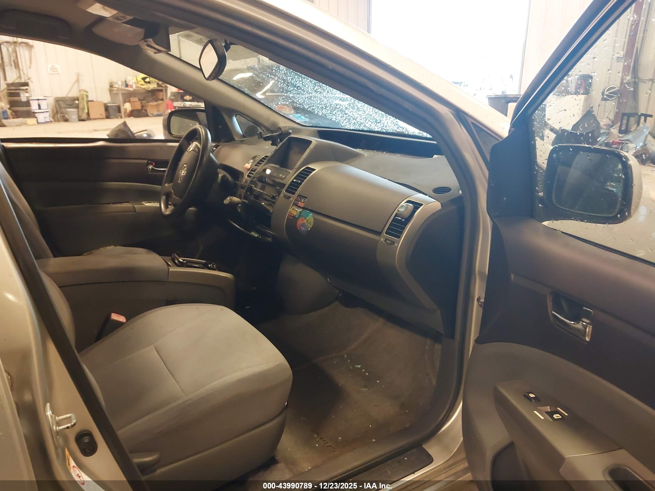 TOYOTA PRIUS image 5