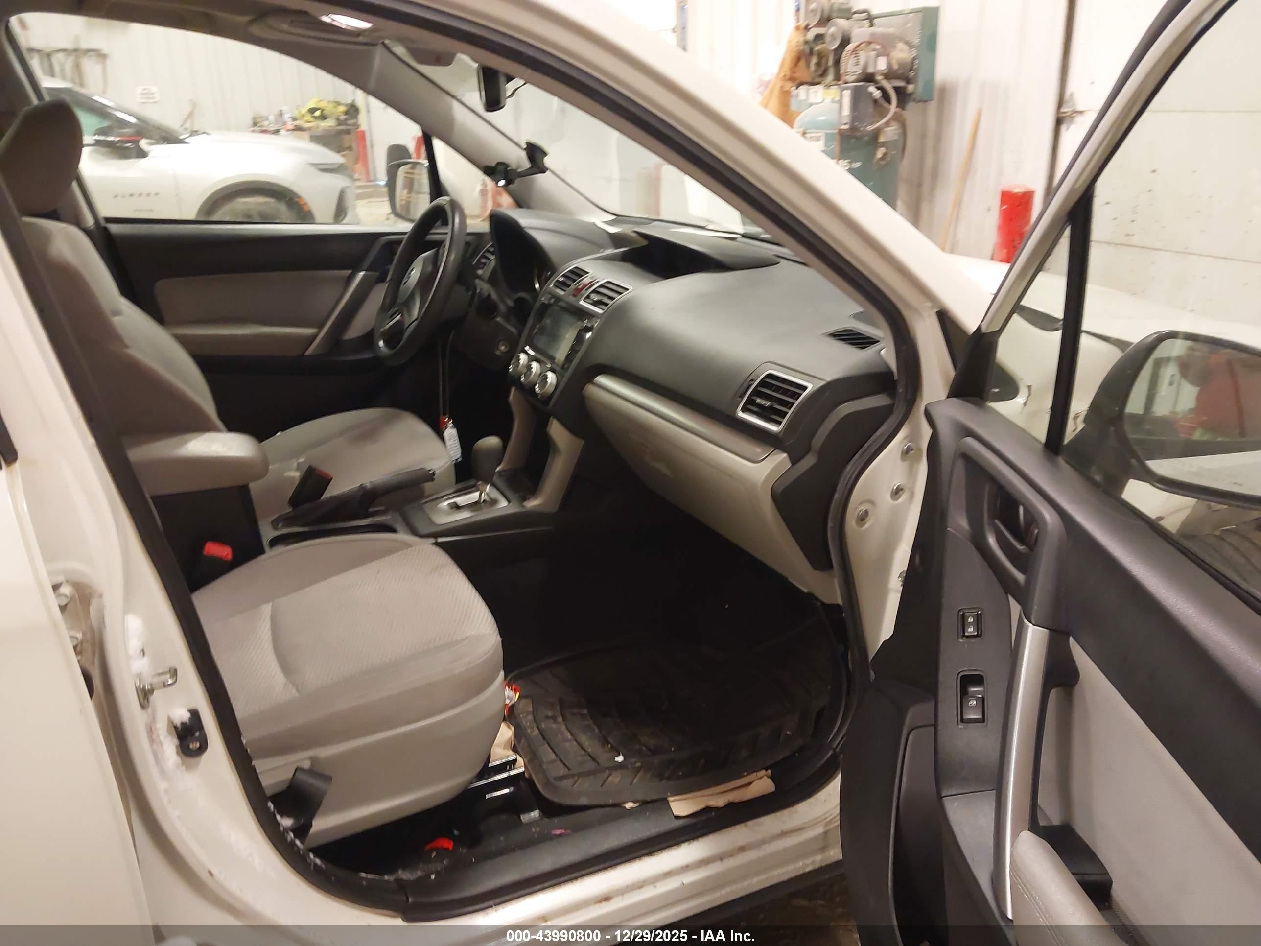 SUBARU FORESTER image 5