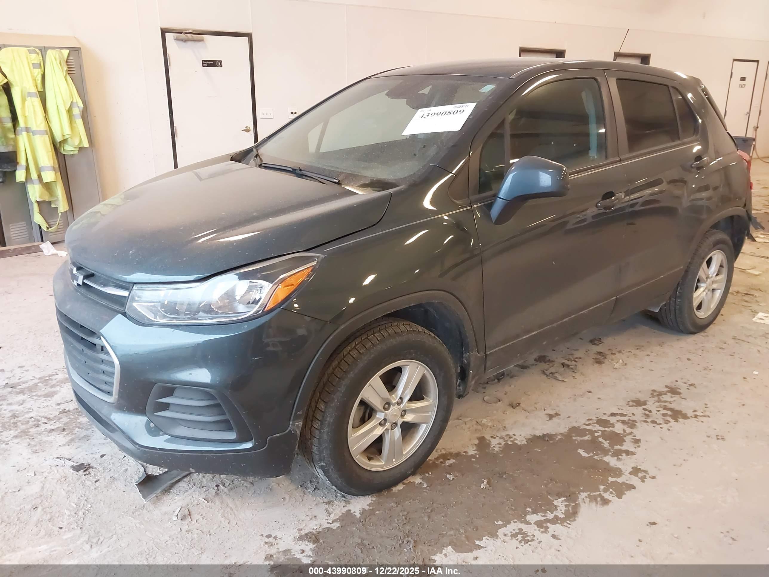 CHEVROLET TRAX image 2