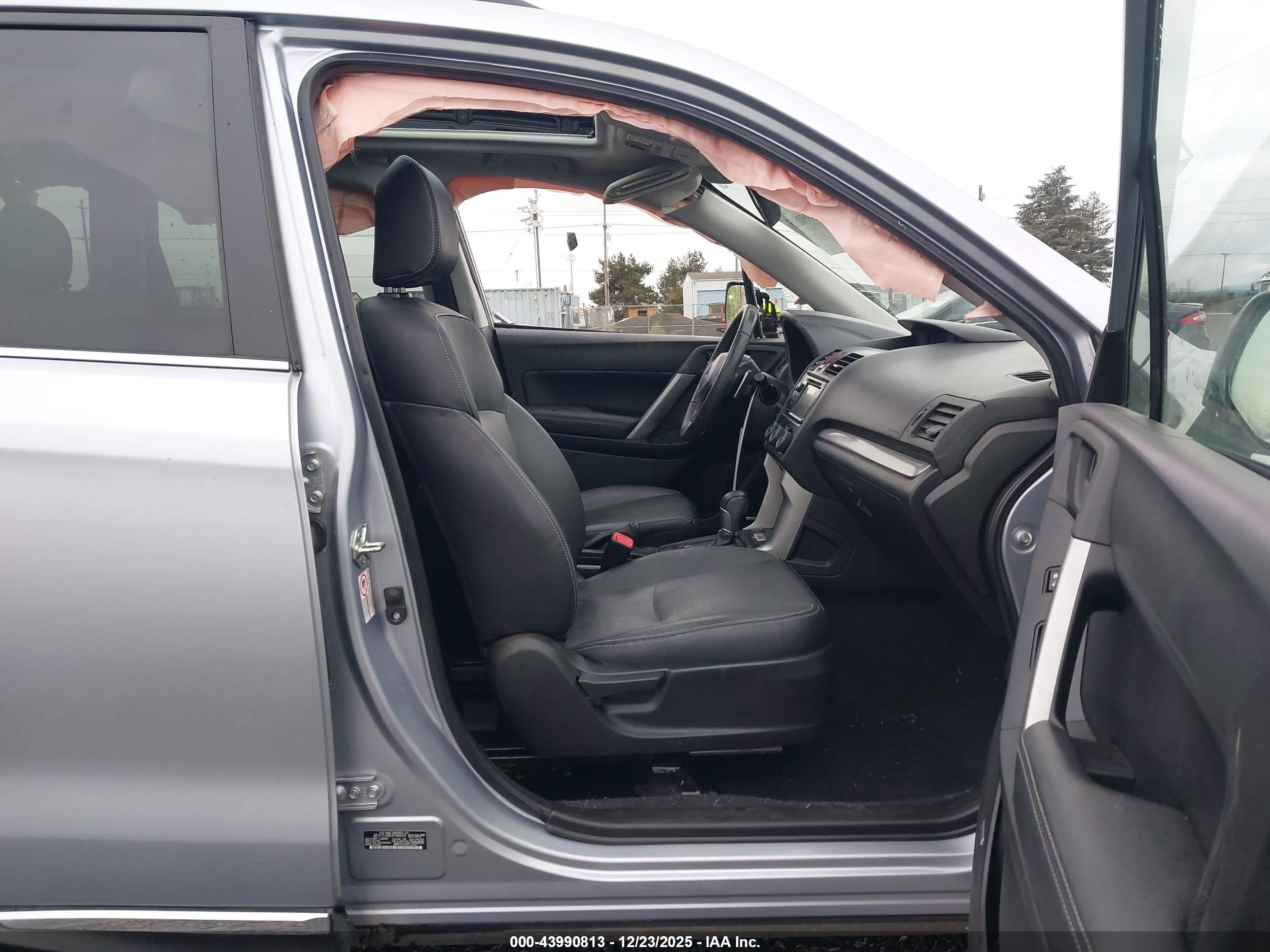 SUBARU FORESTER image 5