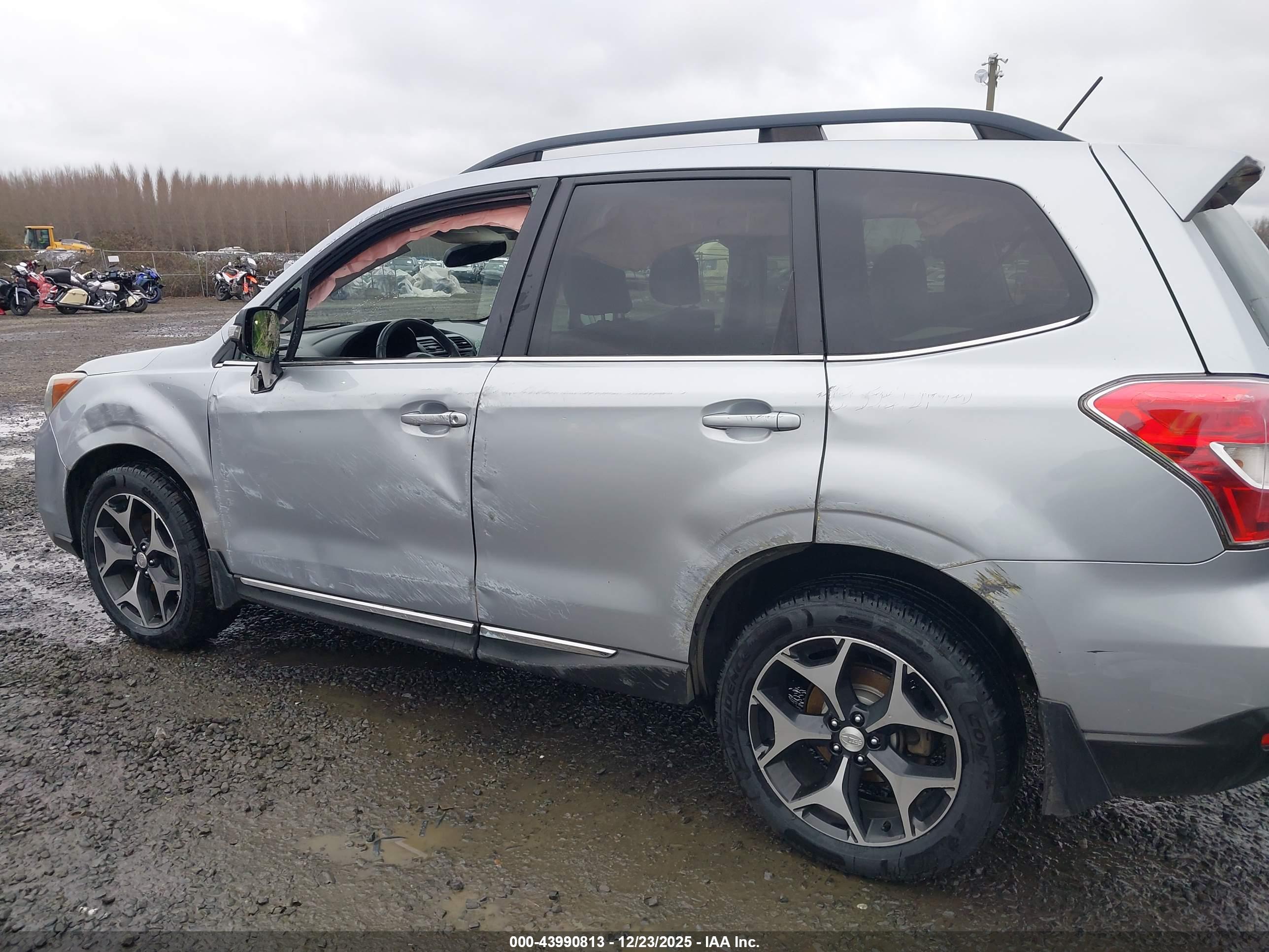 SUBARU FORESTER image 6
