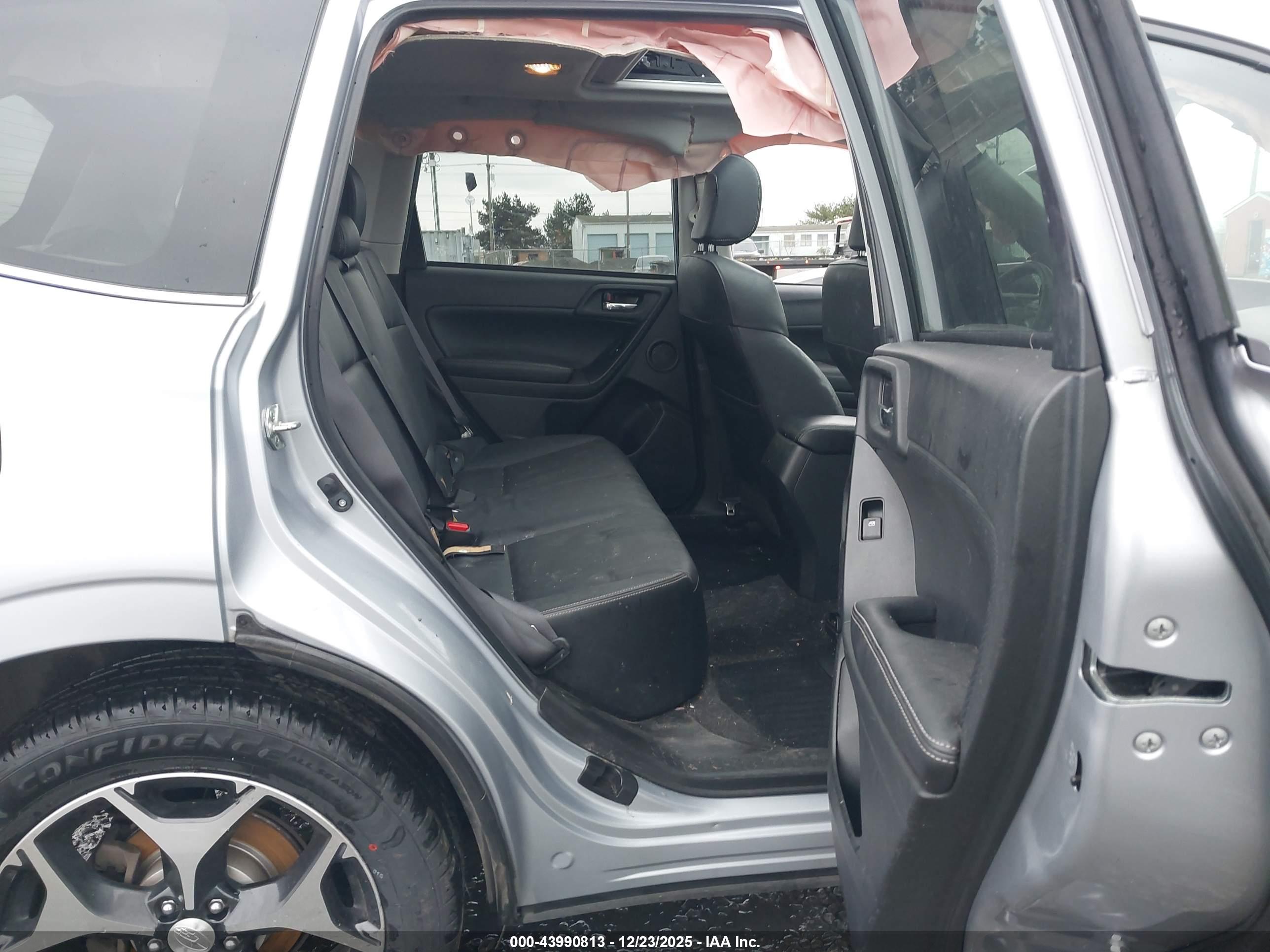 SUBARU FORESTER image 8
