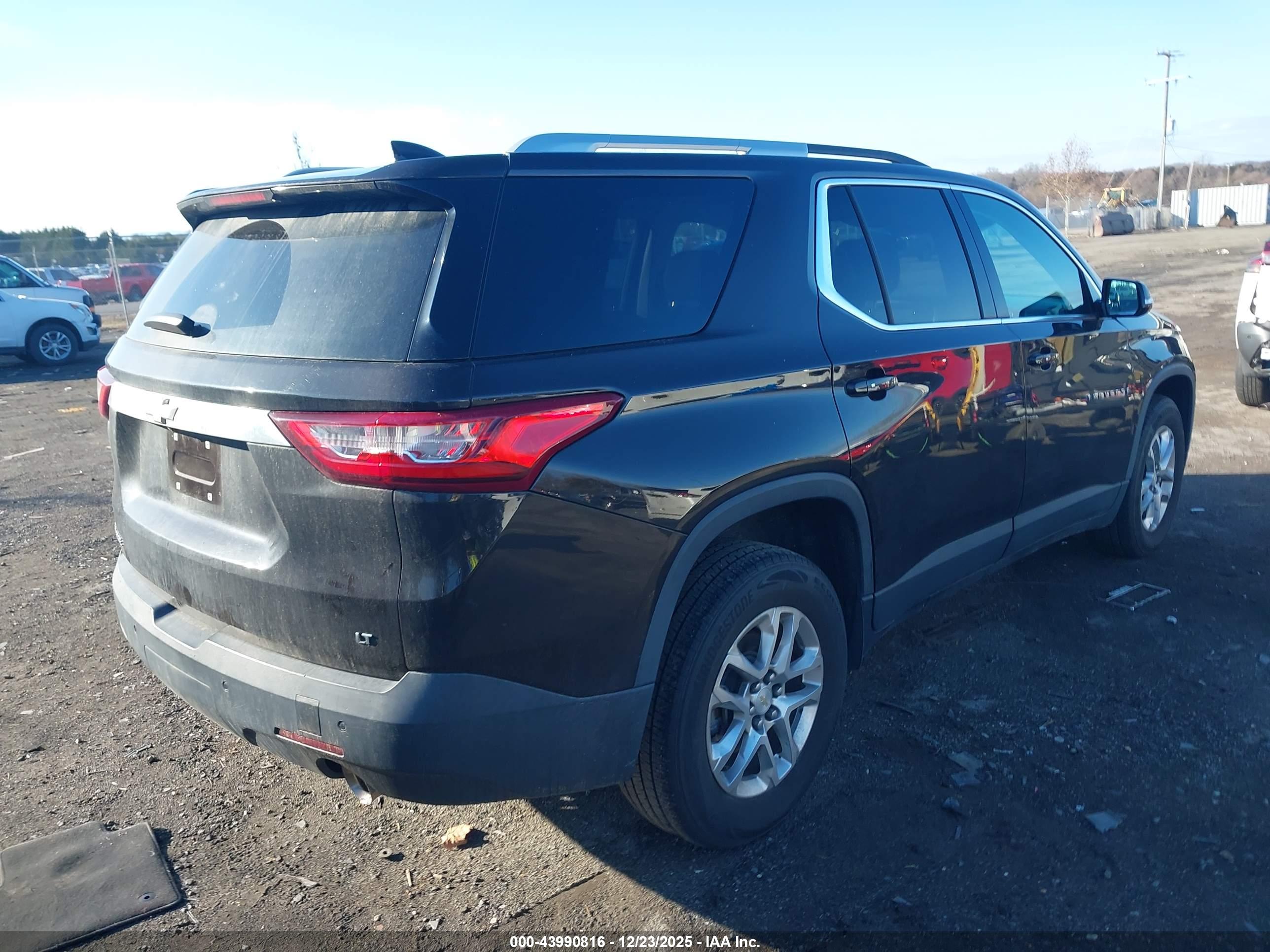 CHEVROLET TRAVERSE image 4