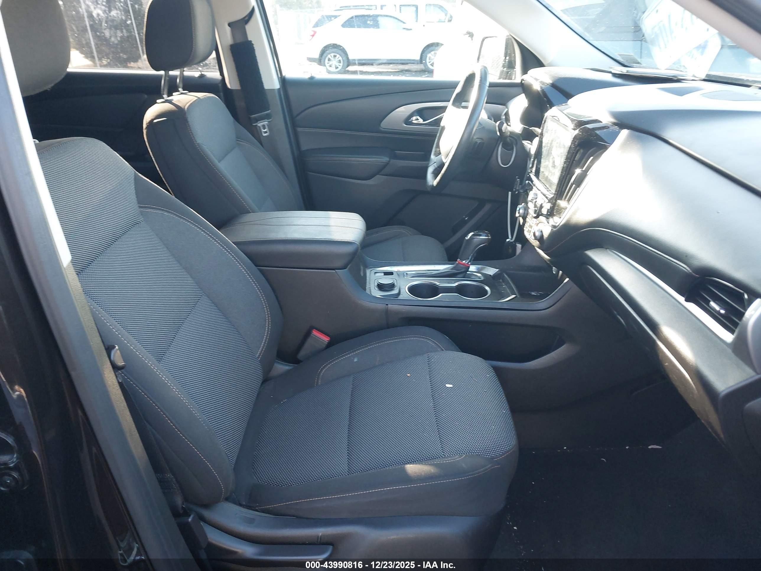 CHEVROLET TRAVERSE image 5