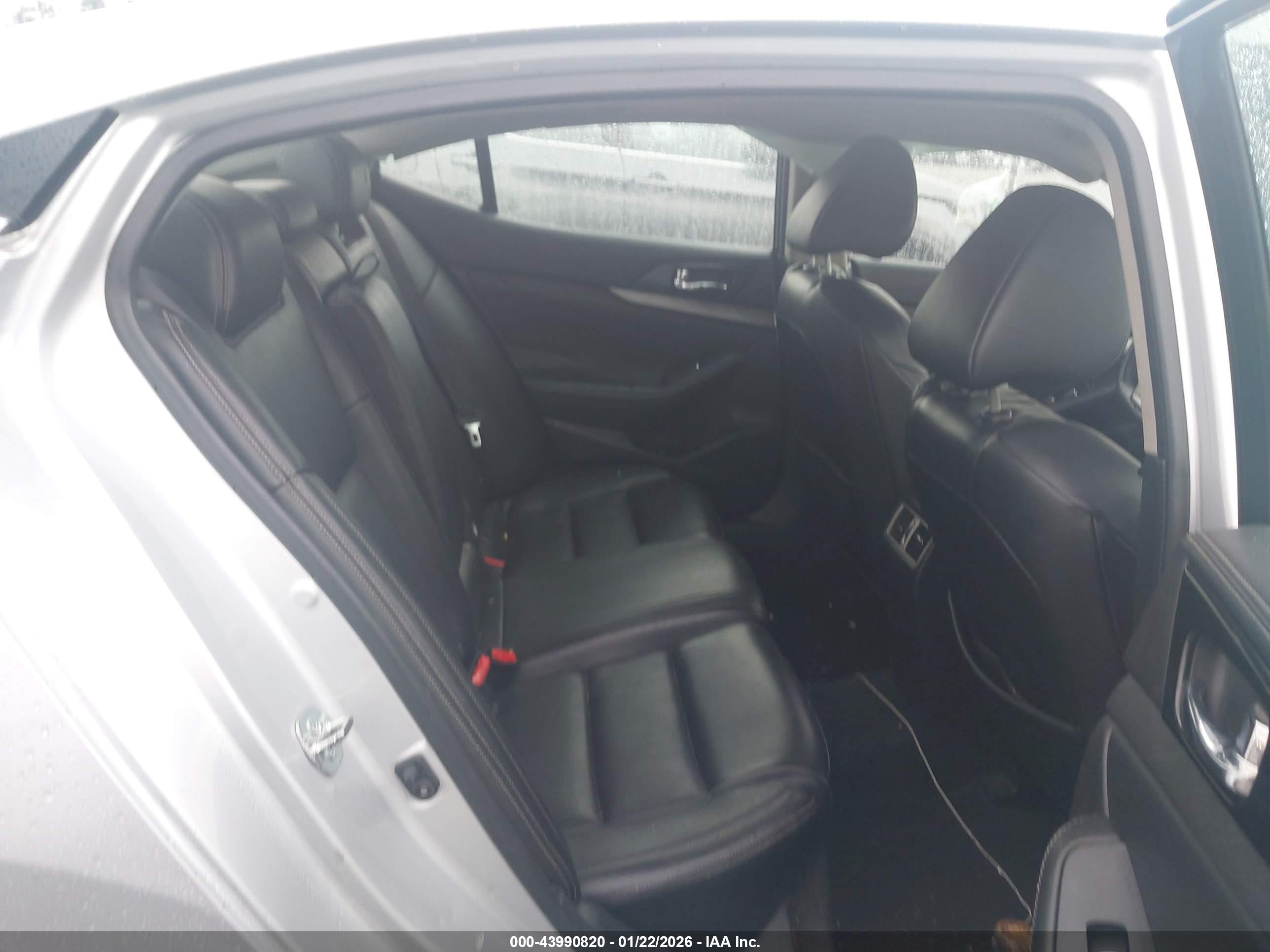 NISSAN MAXIMA image 8