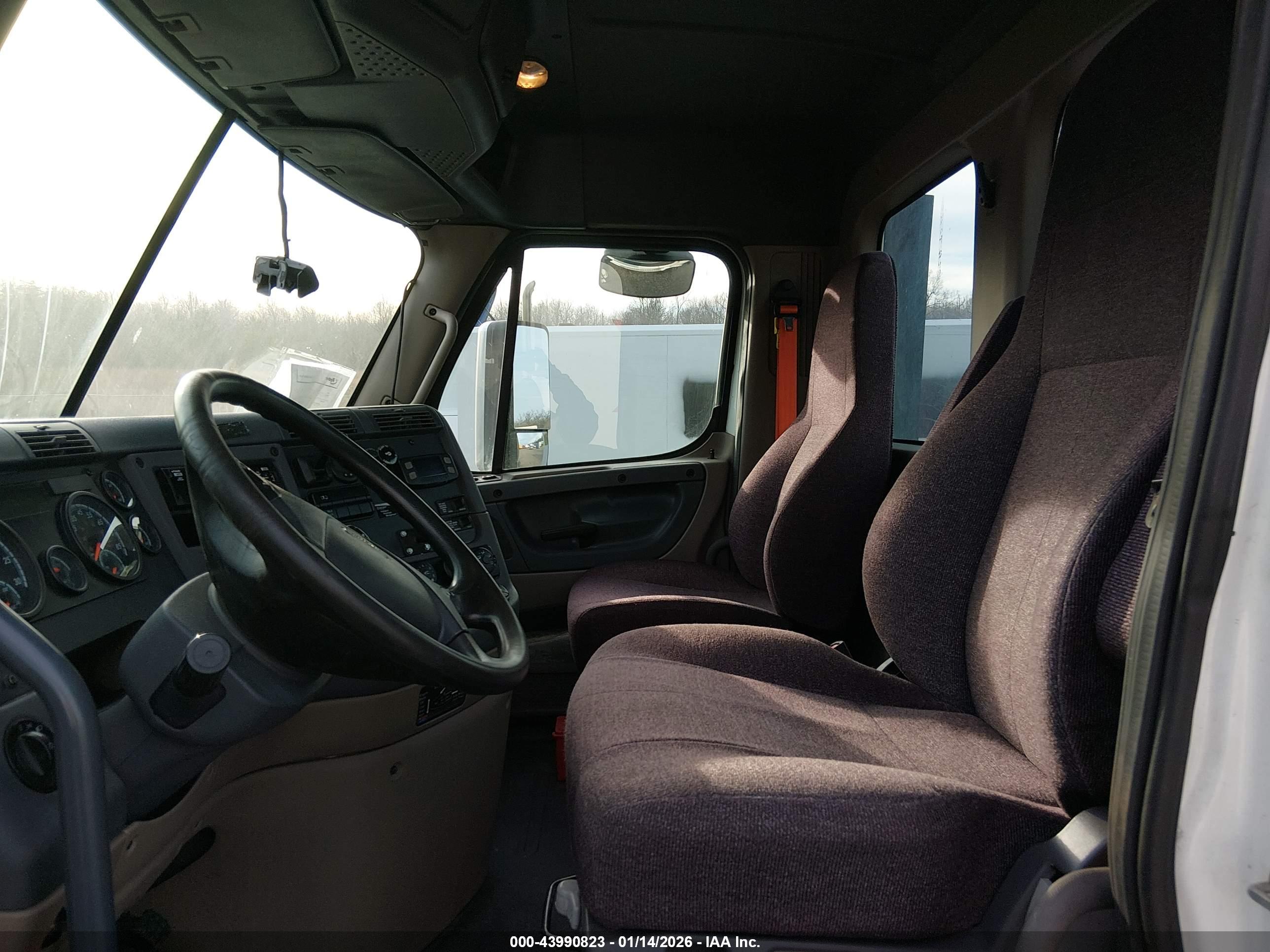 FREIGHTLINER CASCADIA image 8