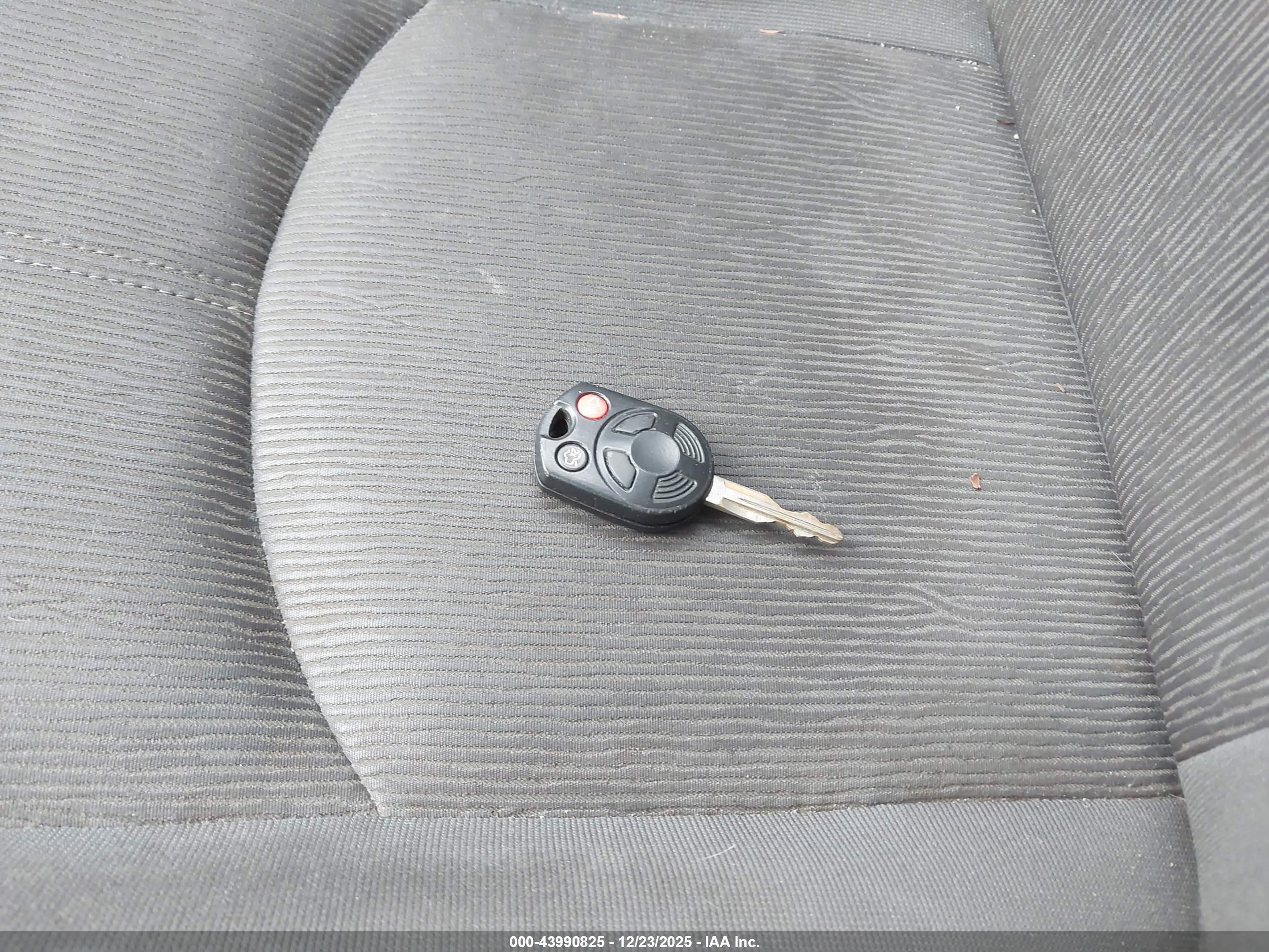 MAZDA TRIBUTE image 11