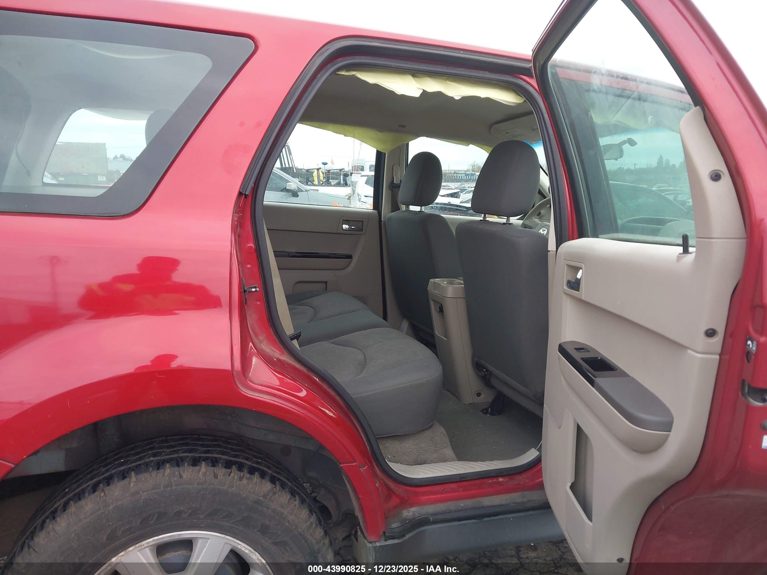 MAZDA TRIBUTE image 8