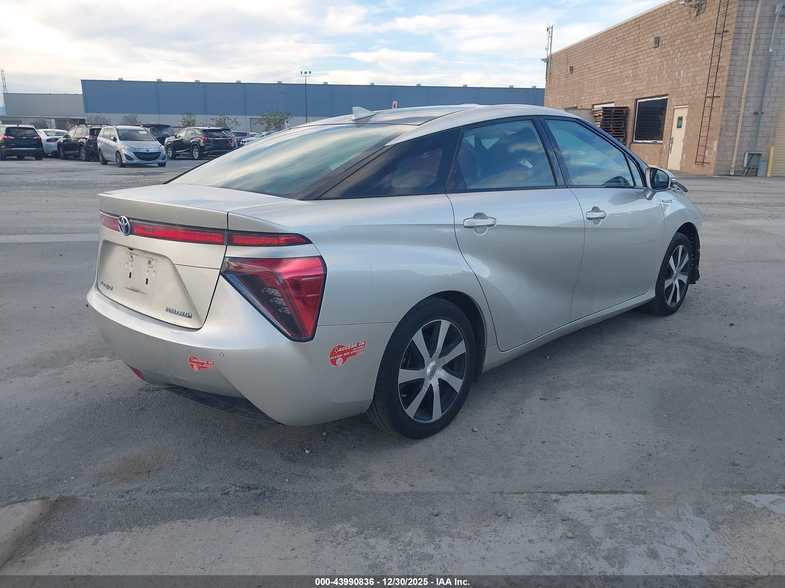 TOYOTA MIRAI image 4