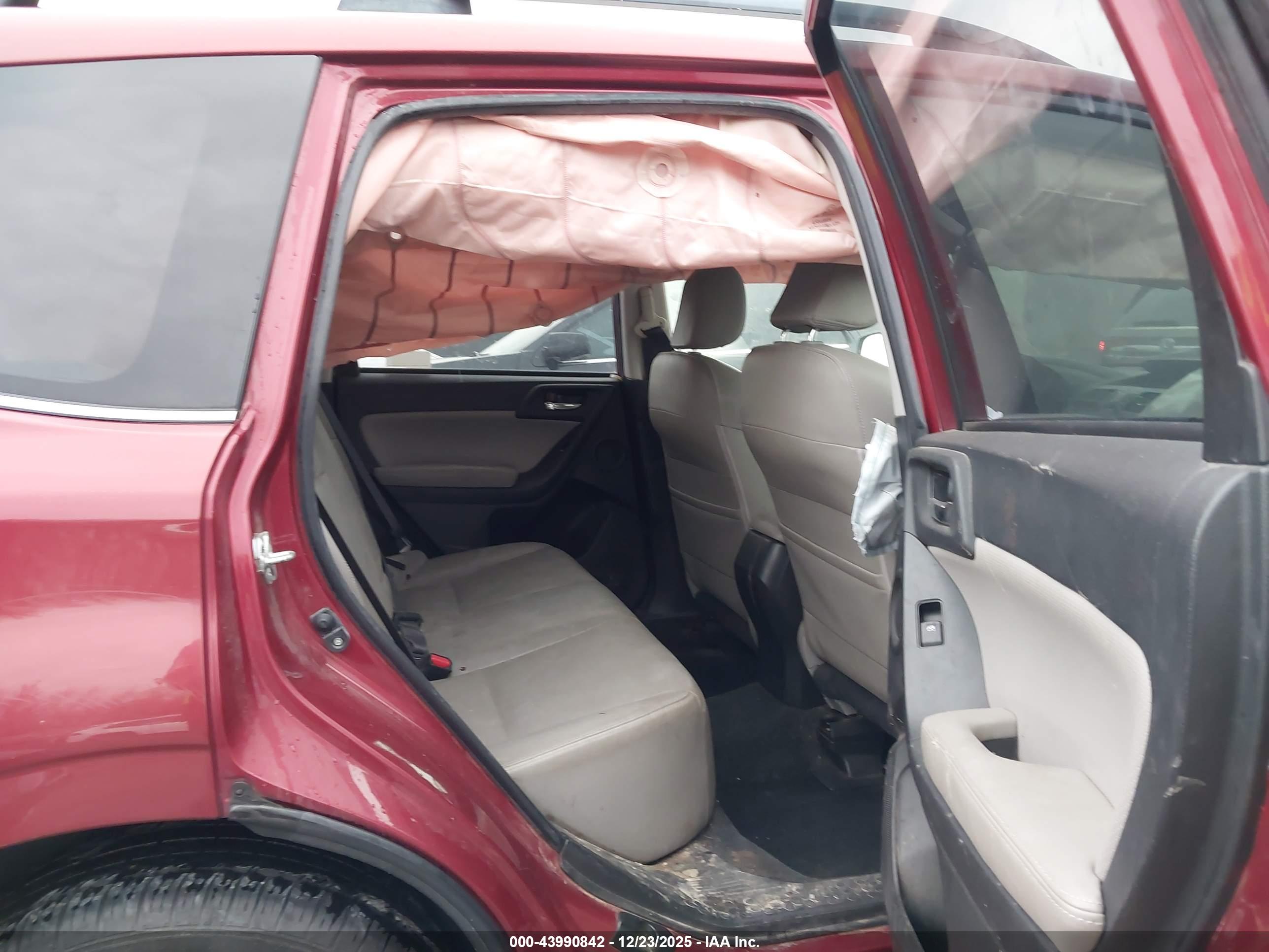 SUBARU FORESTER image 8