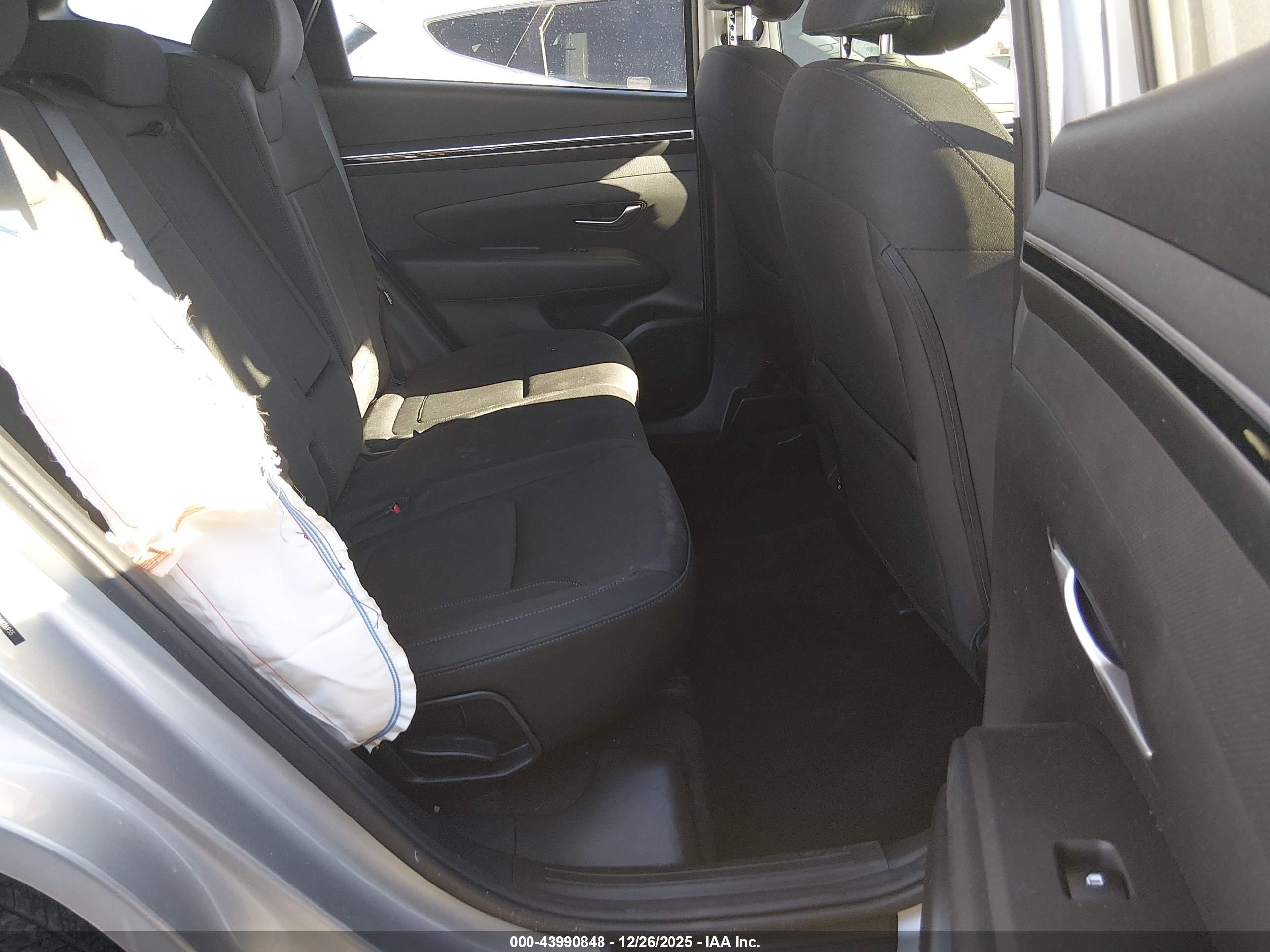 HYUNDAI TUCSON image 8