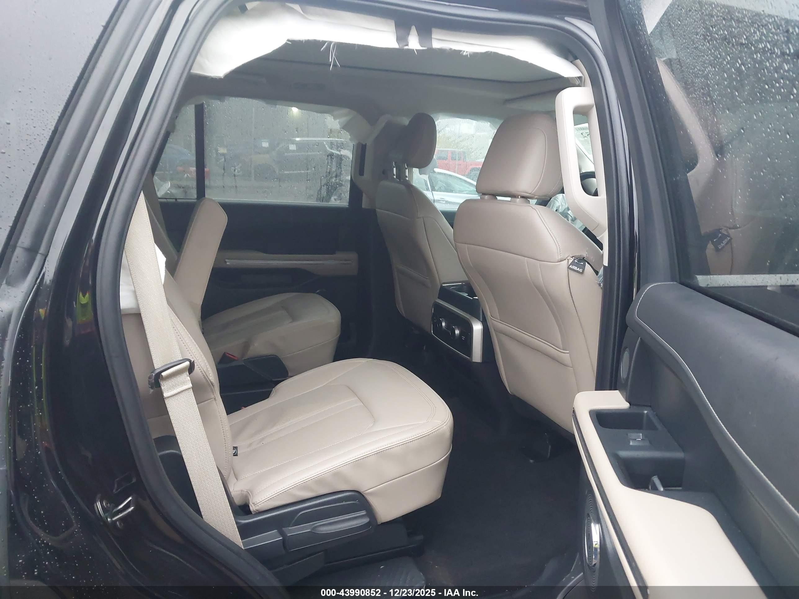 FORD EXPEDITION image 8