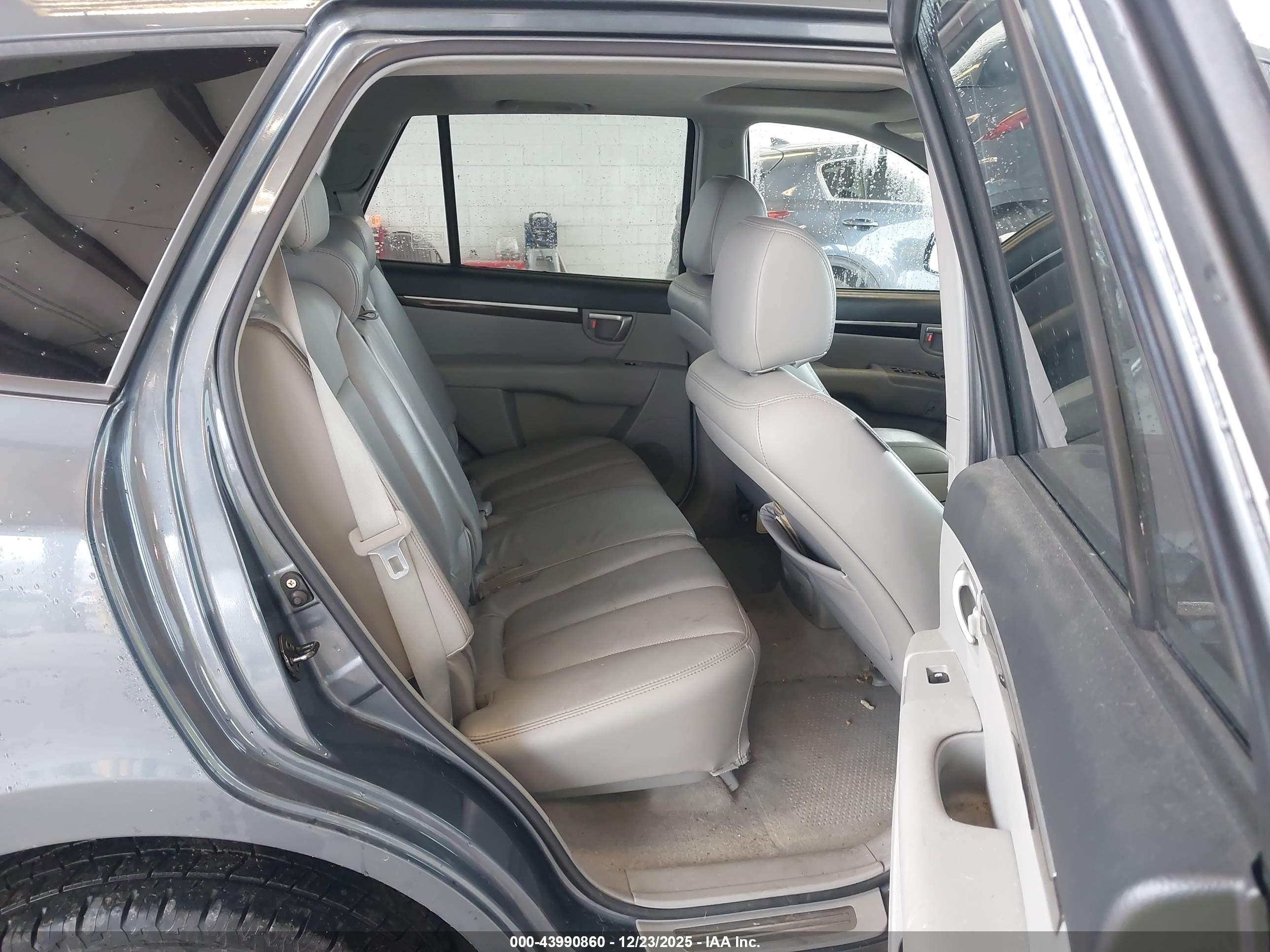 HYUNDAI SANTA image 8