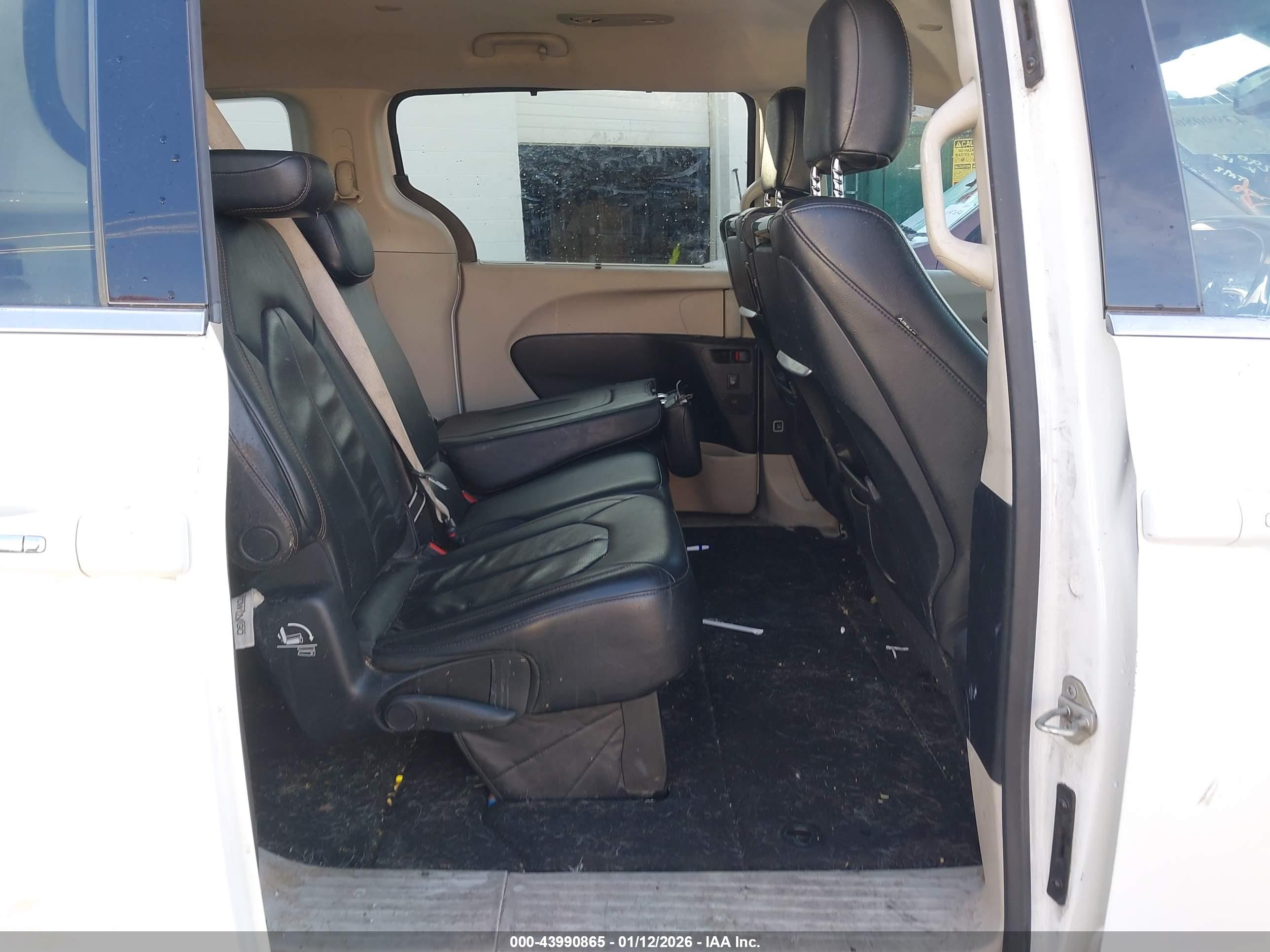 CHRYSLER PACIFICA image 8