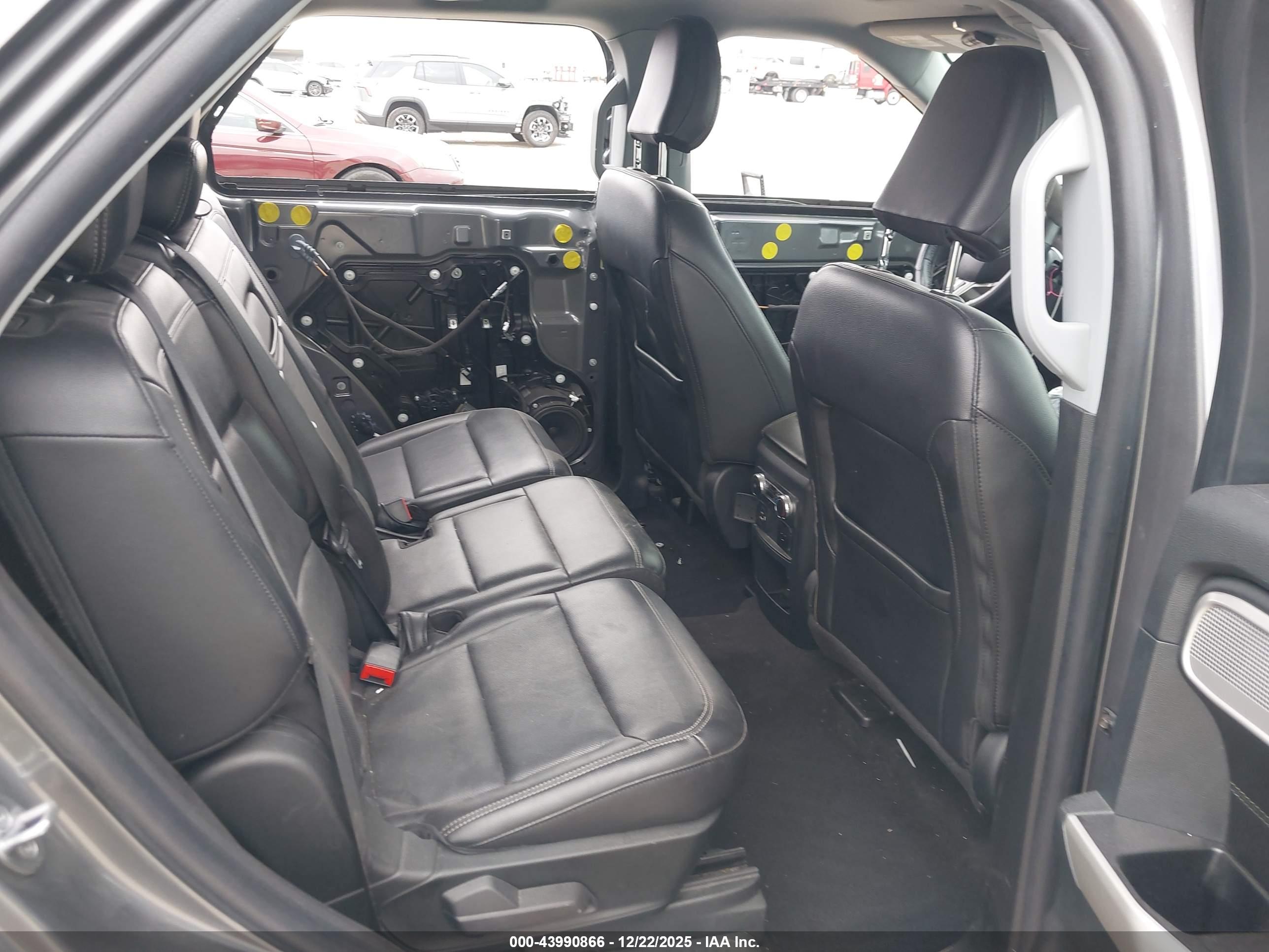FORD EXPLORER image 8