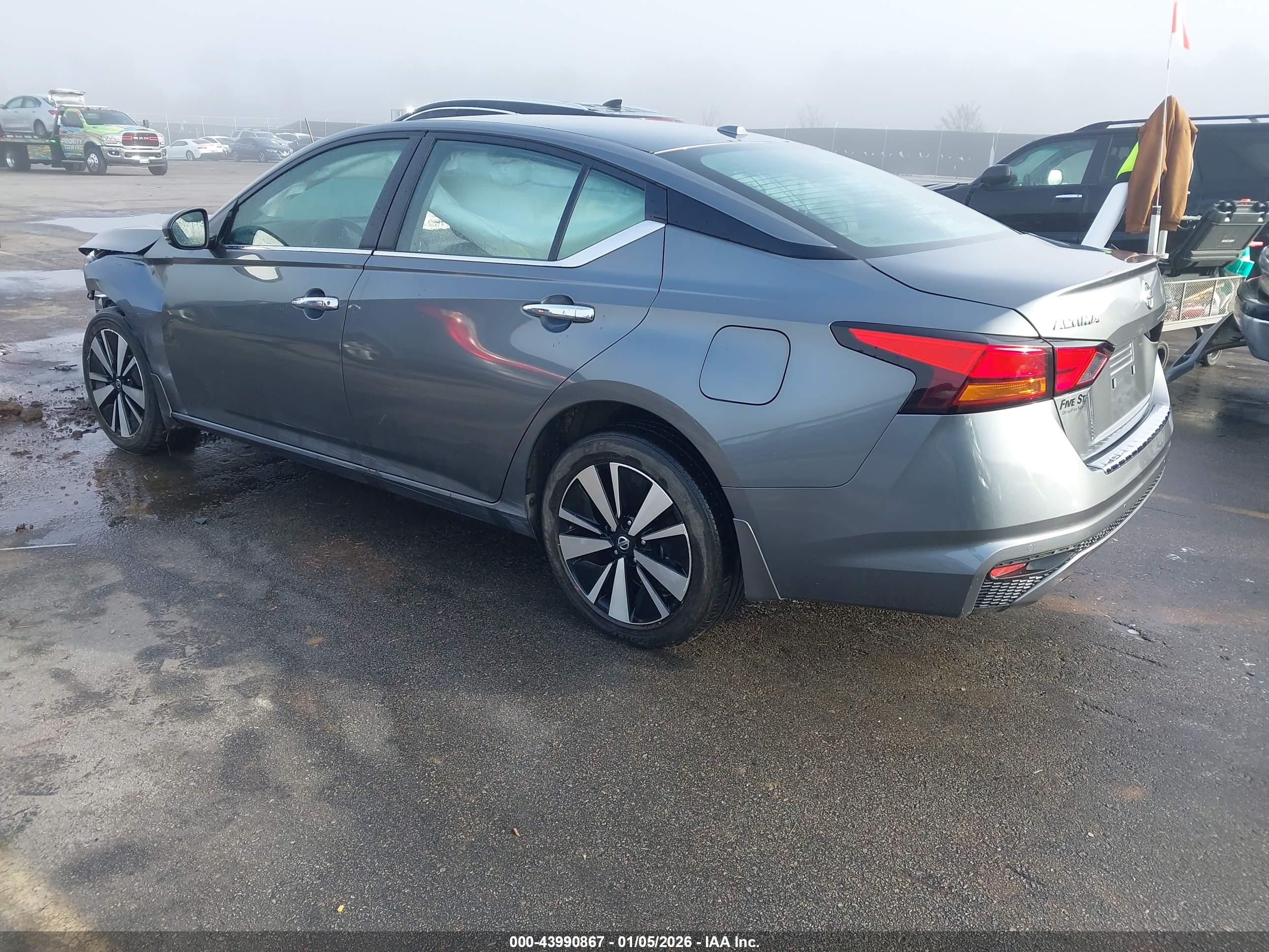 NISSAN ALTIMA image 3