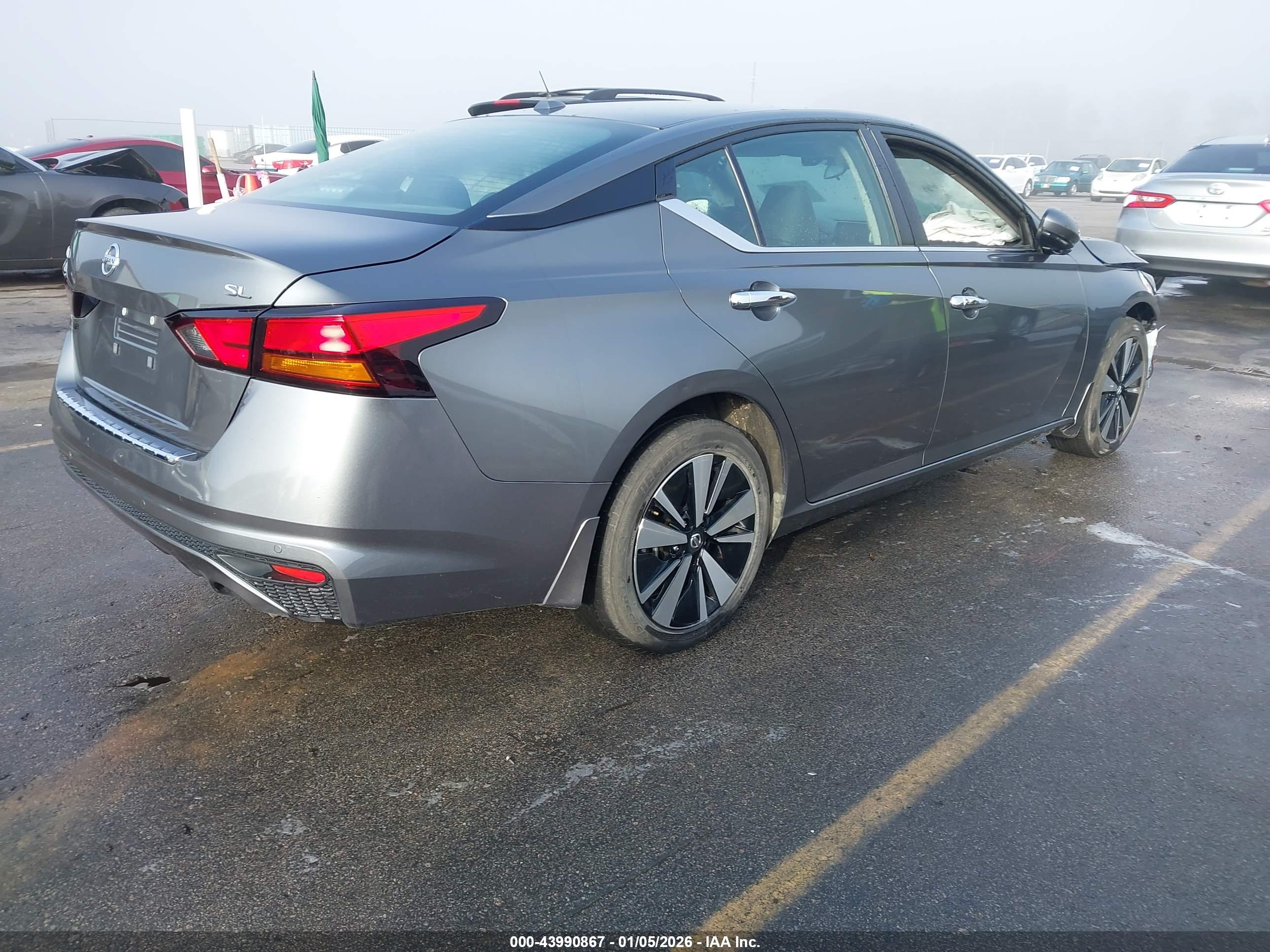 NISSAN ALTIMA image 4