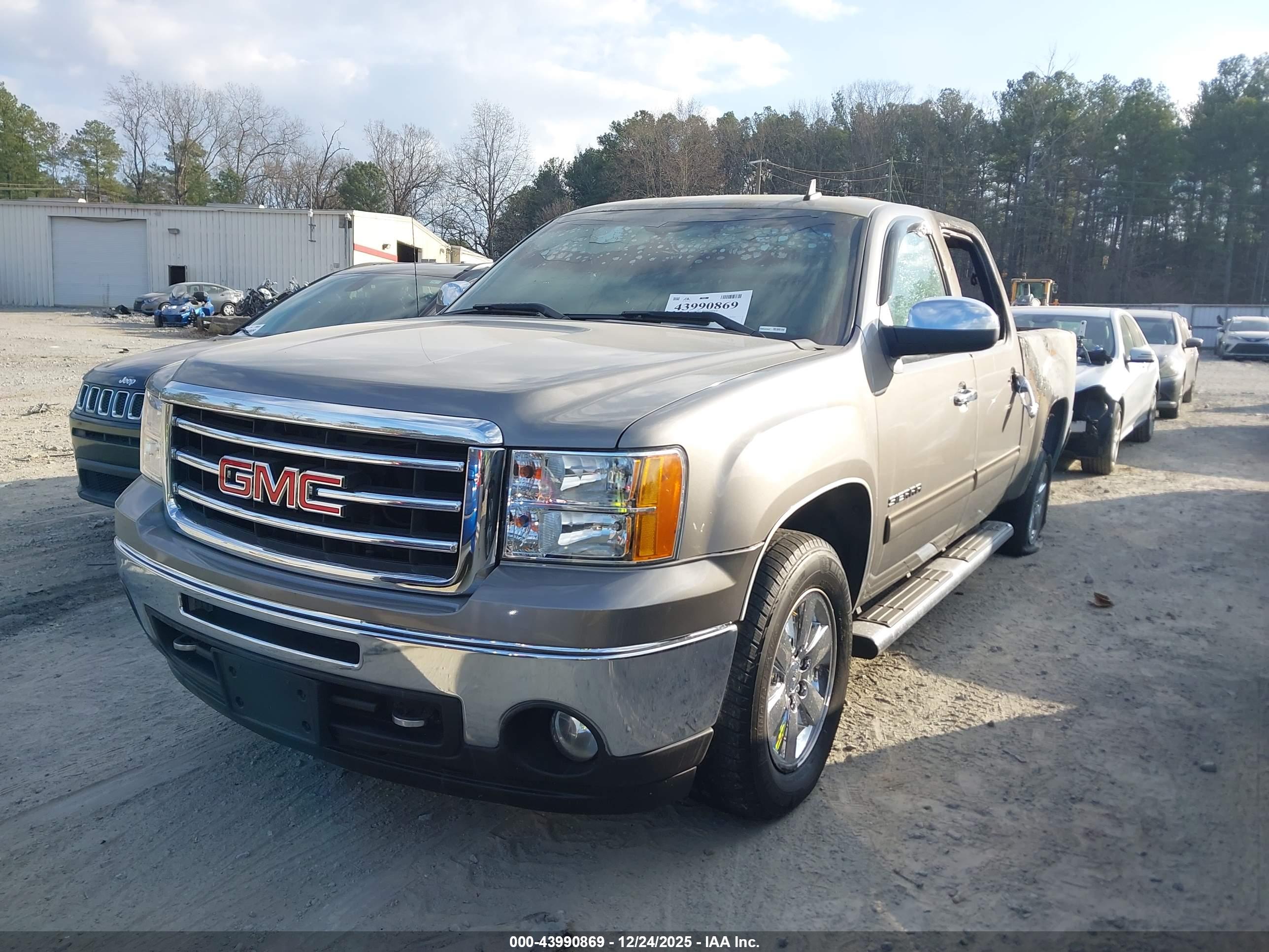 GMC SIERRA image 2