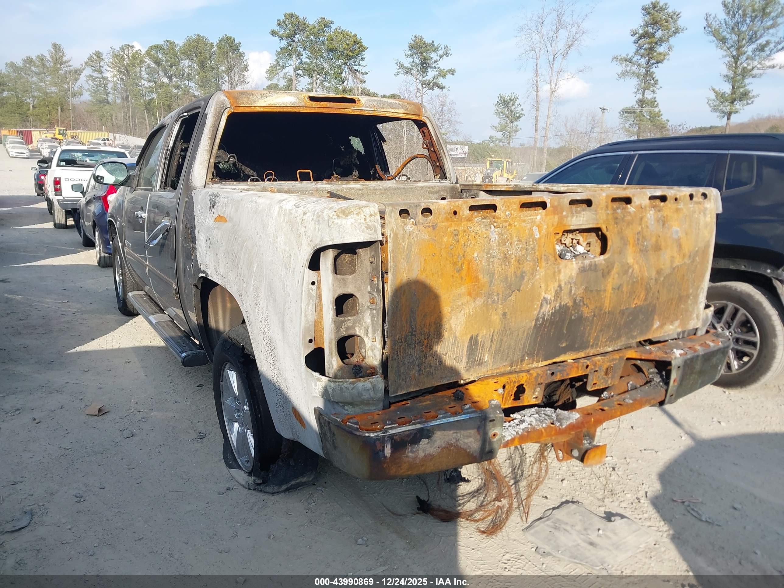 GMC SIERRA image 3