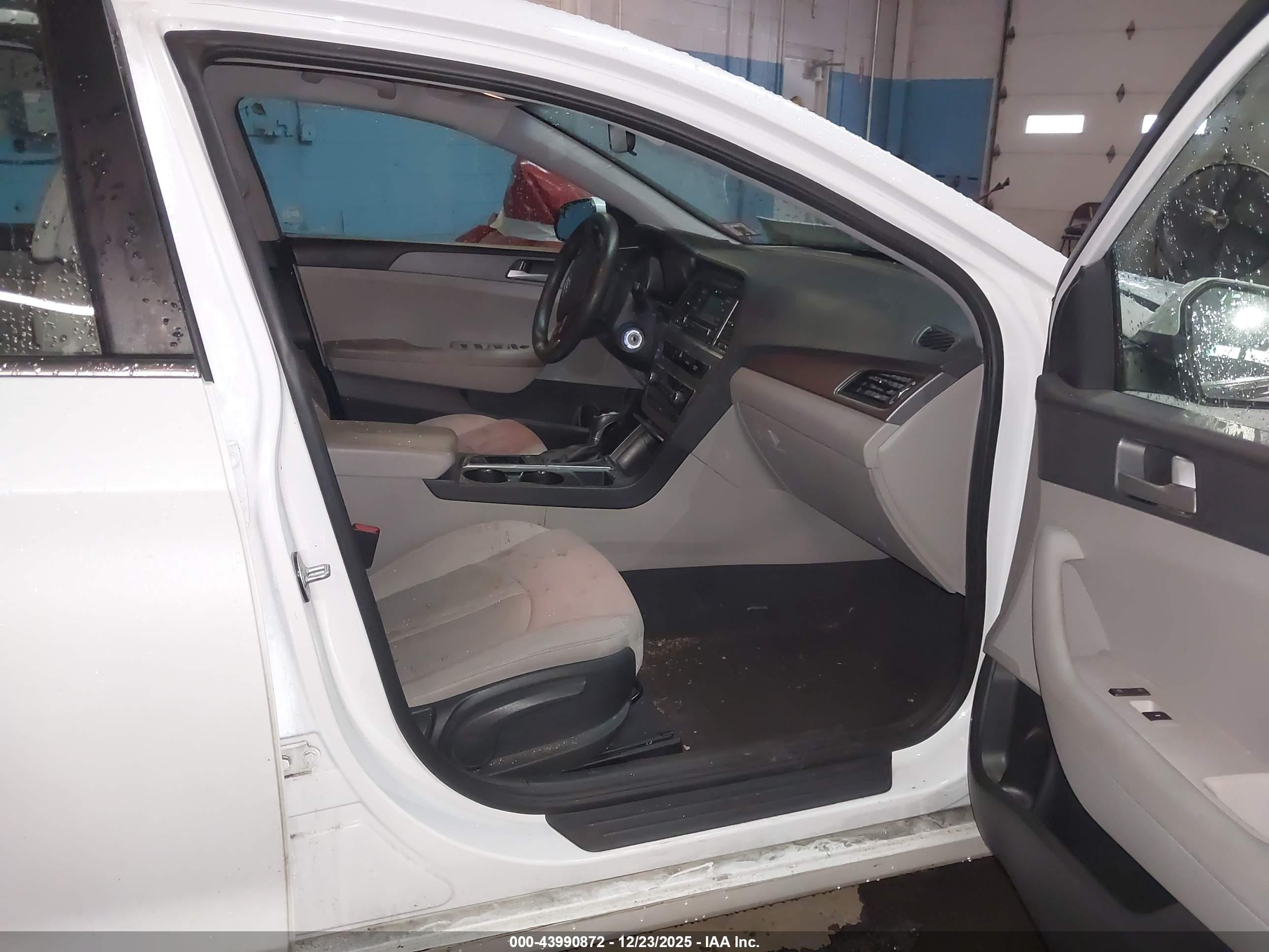 HYUNDAI SONATA image 5