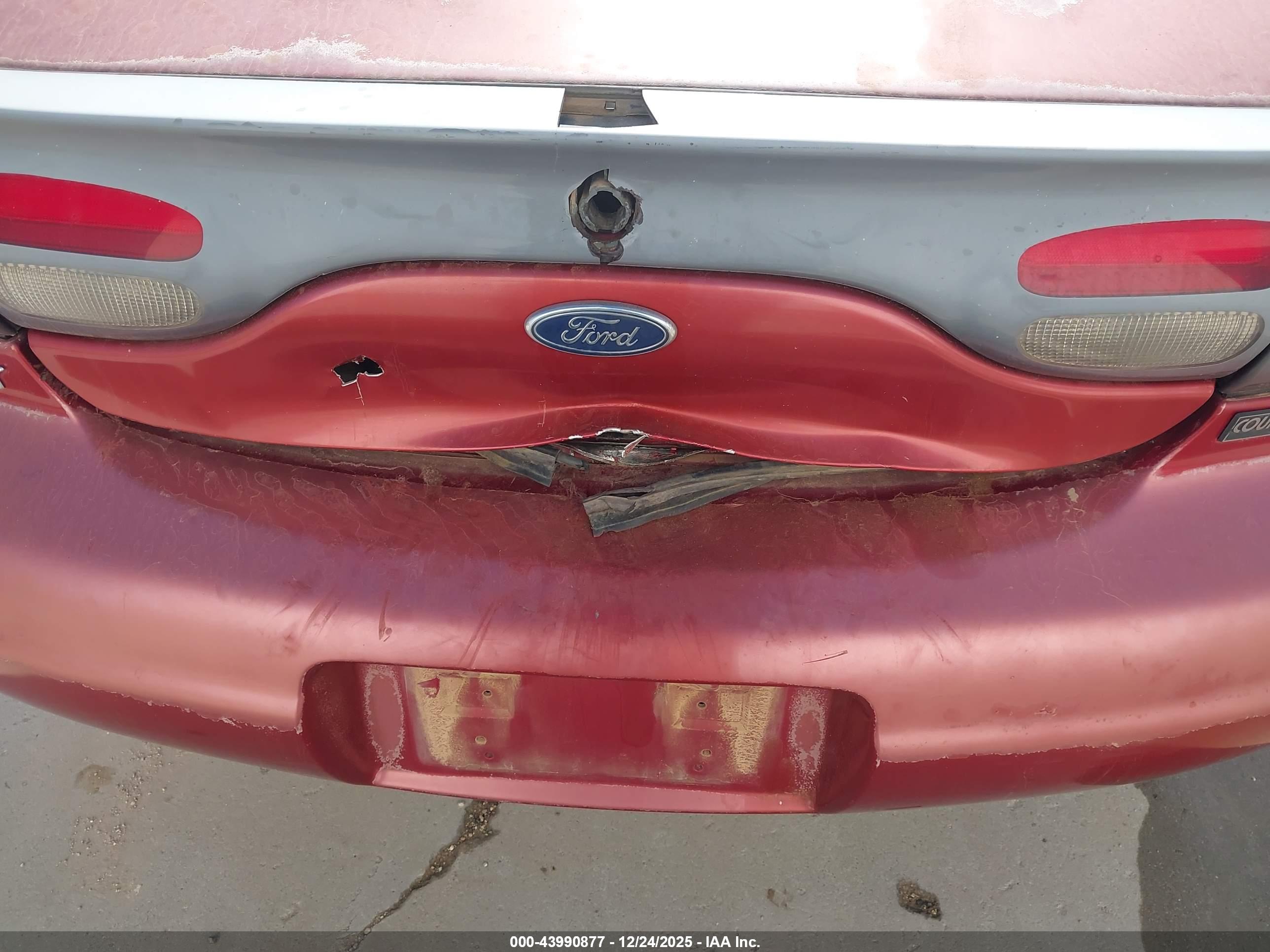 FORD TAURUS image 6