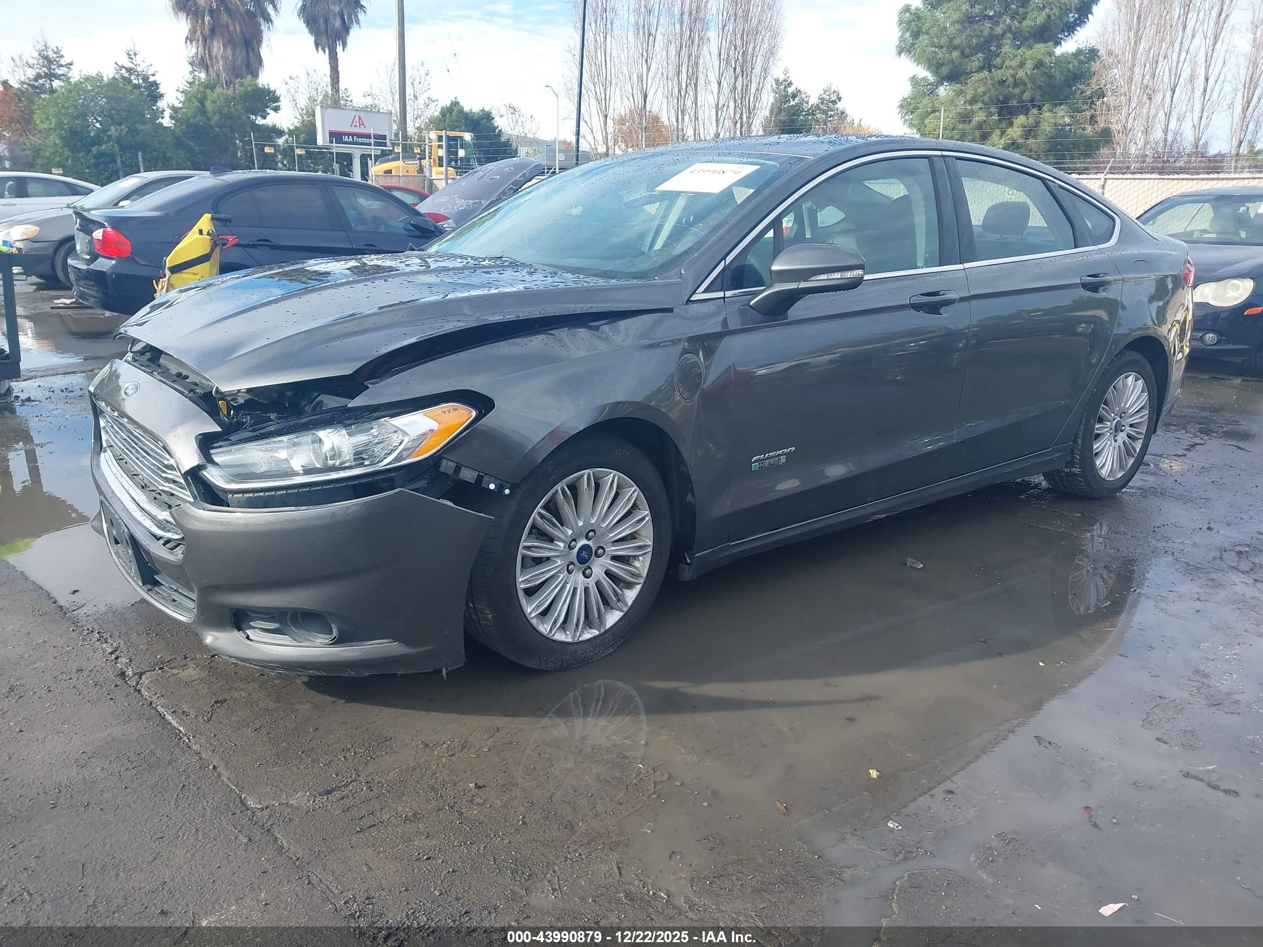 FORD FUSION image 2
