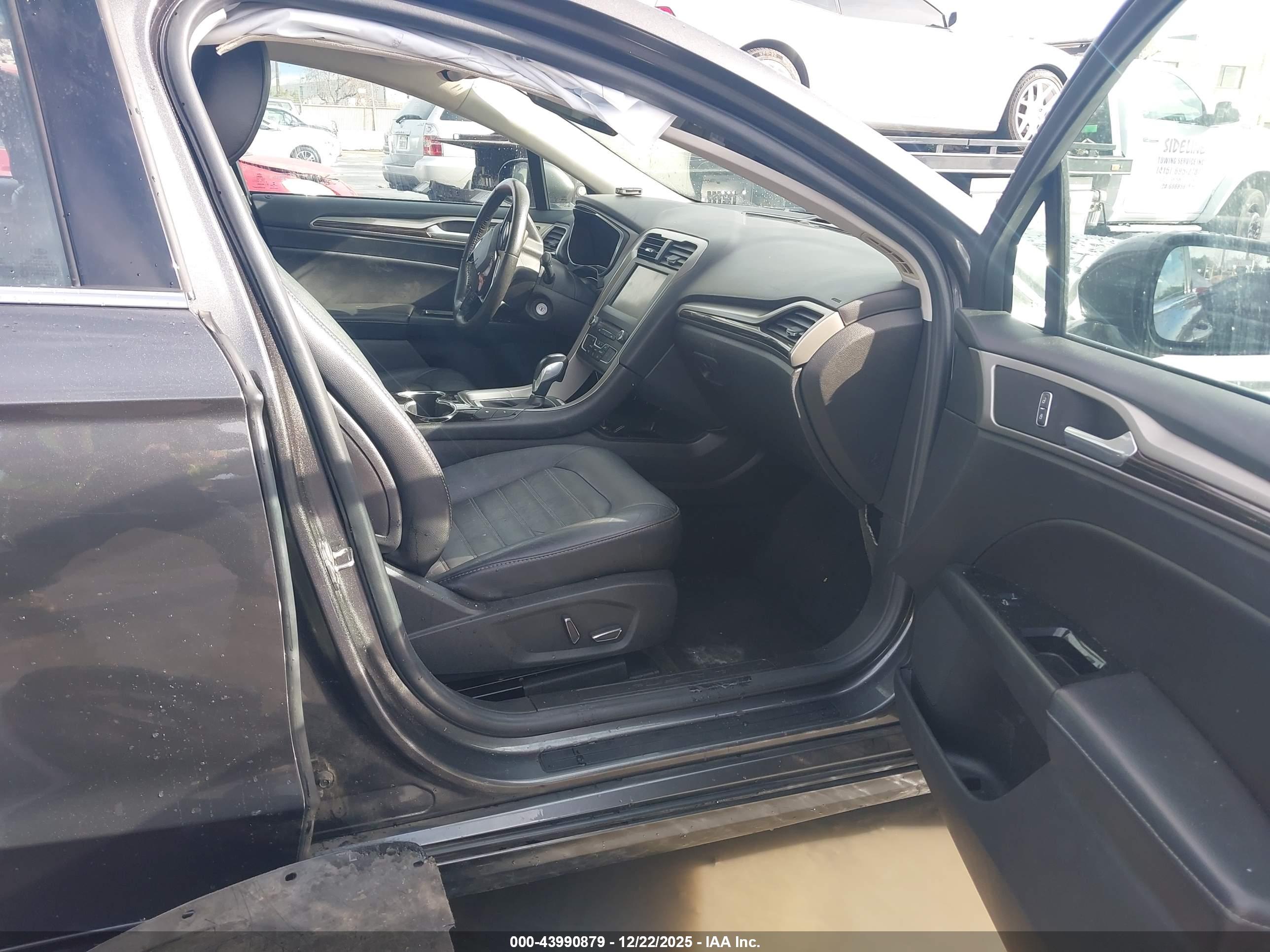 FORD FUSION image 5