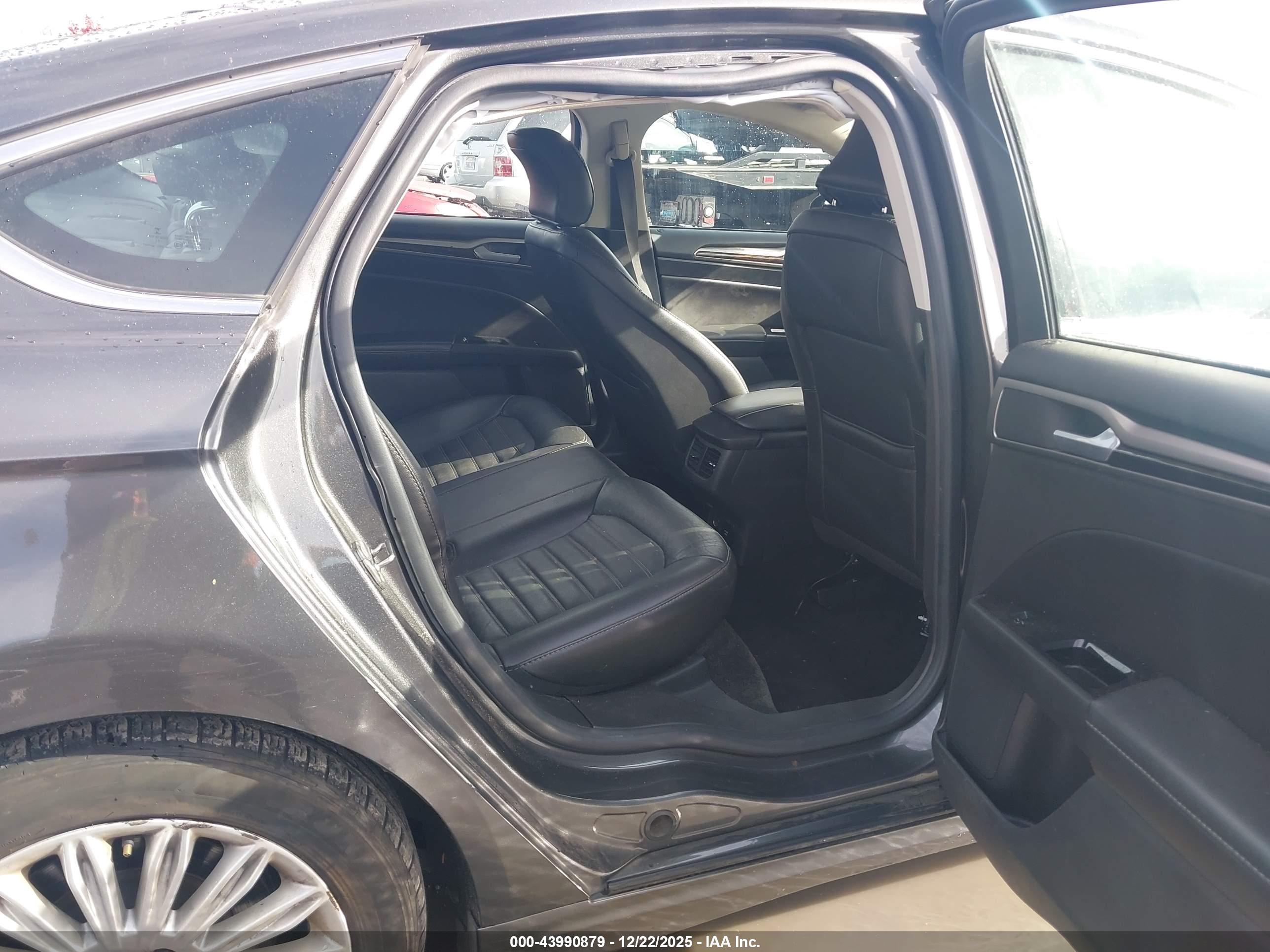 FORD FUSION image 8
