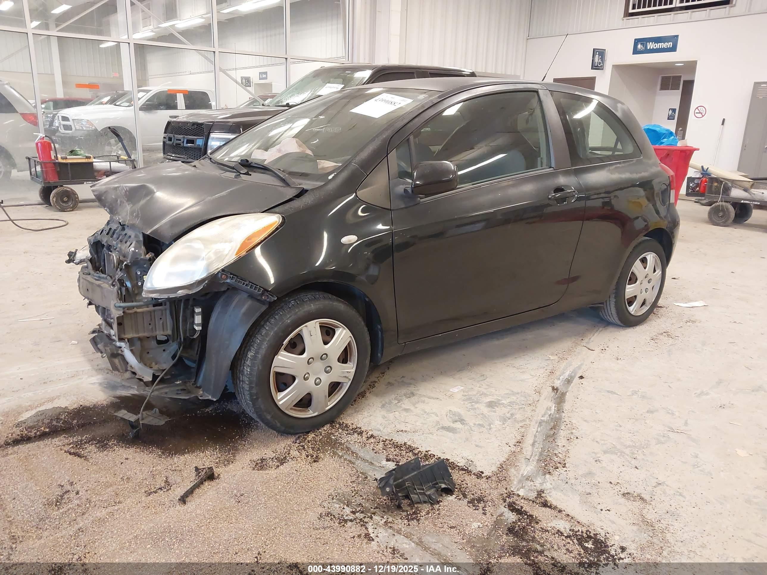 TOYOTA YARIS image 2