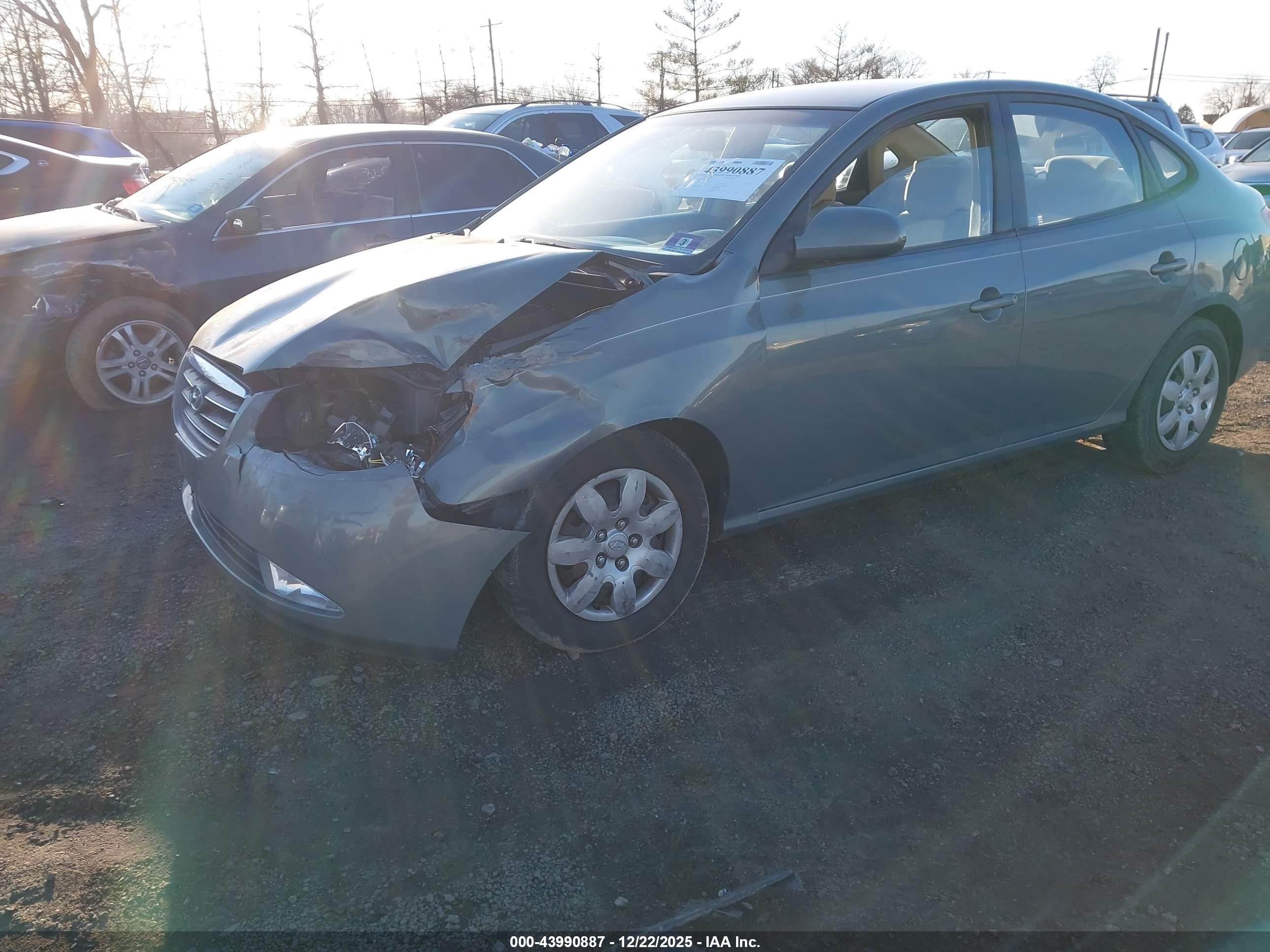 HYUNDAI ELANTRA image 2
