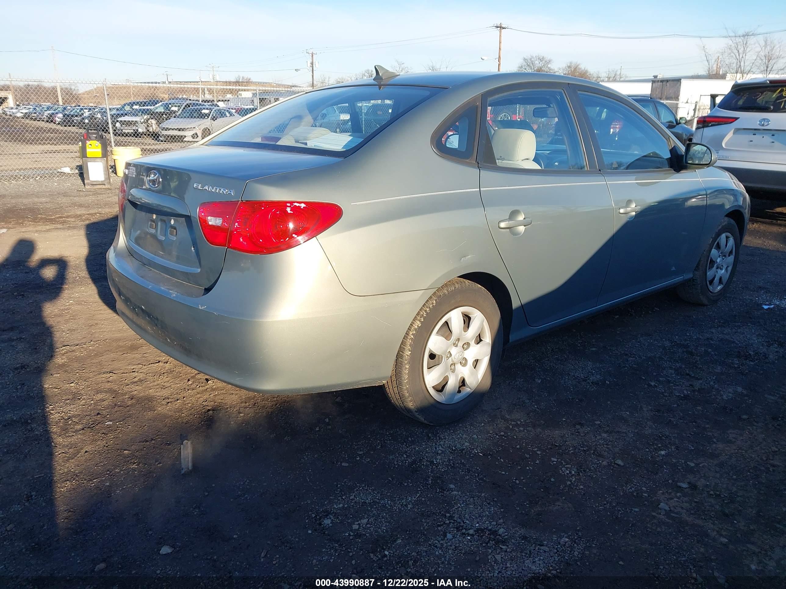 HYUNDAI ELANTRA image 4
