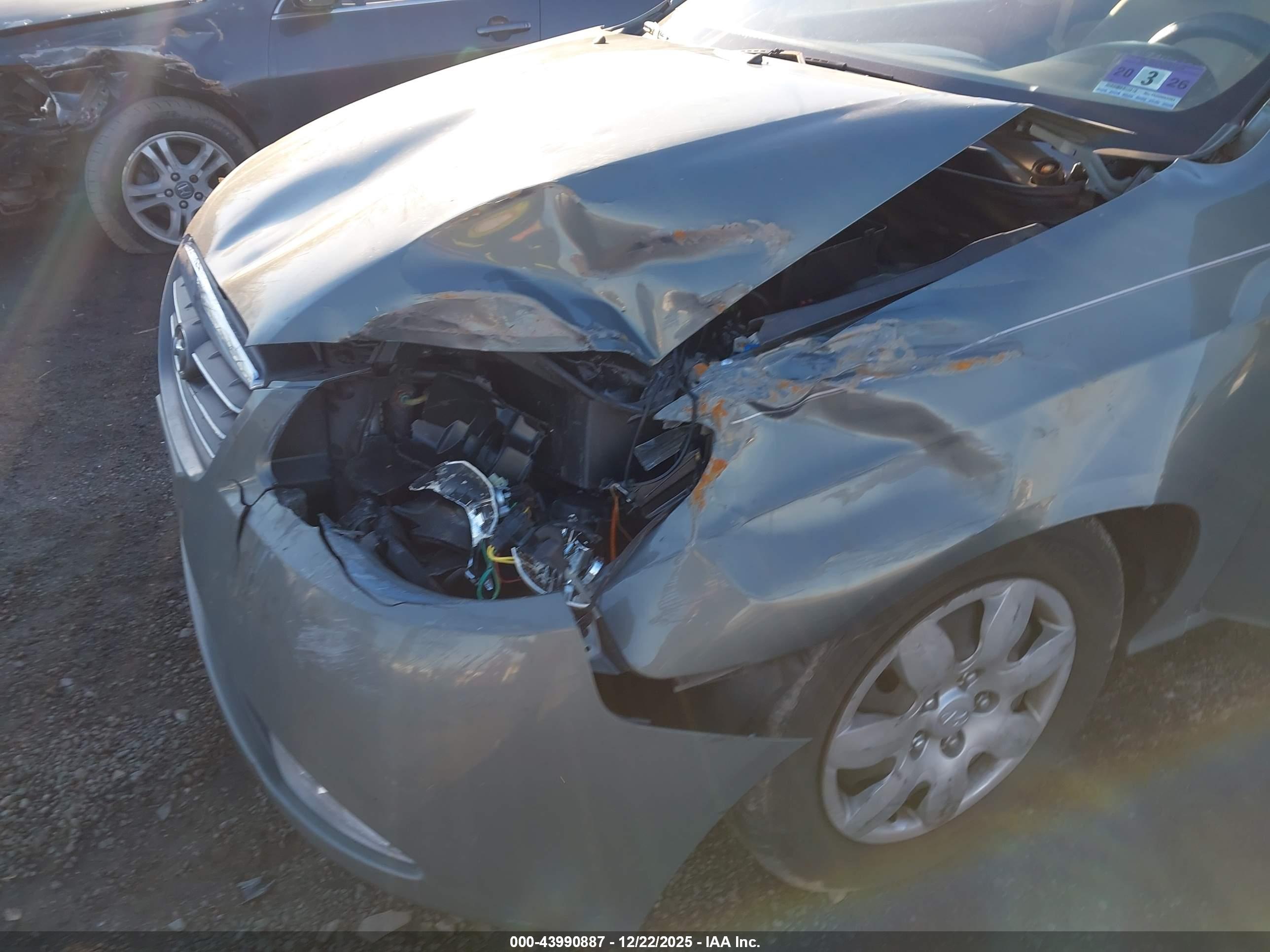 HYUNDAI ELANTRA image 6