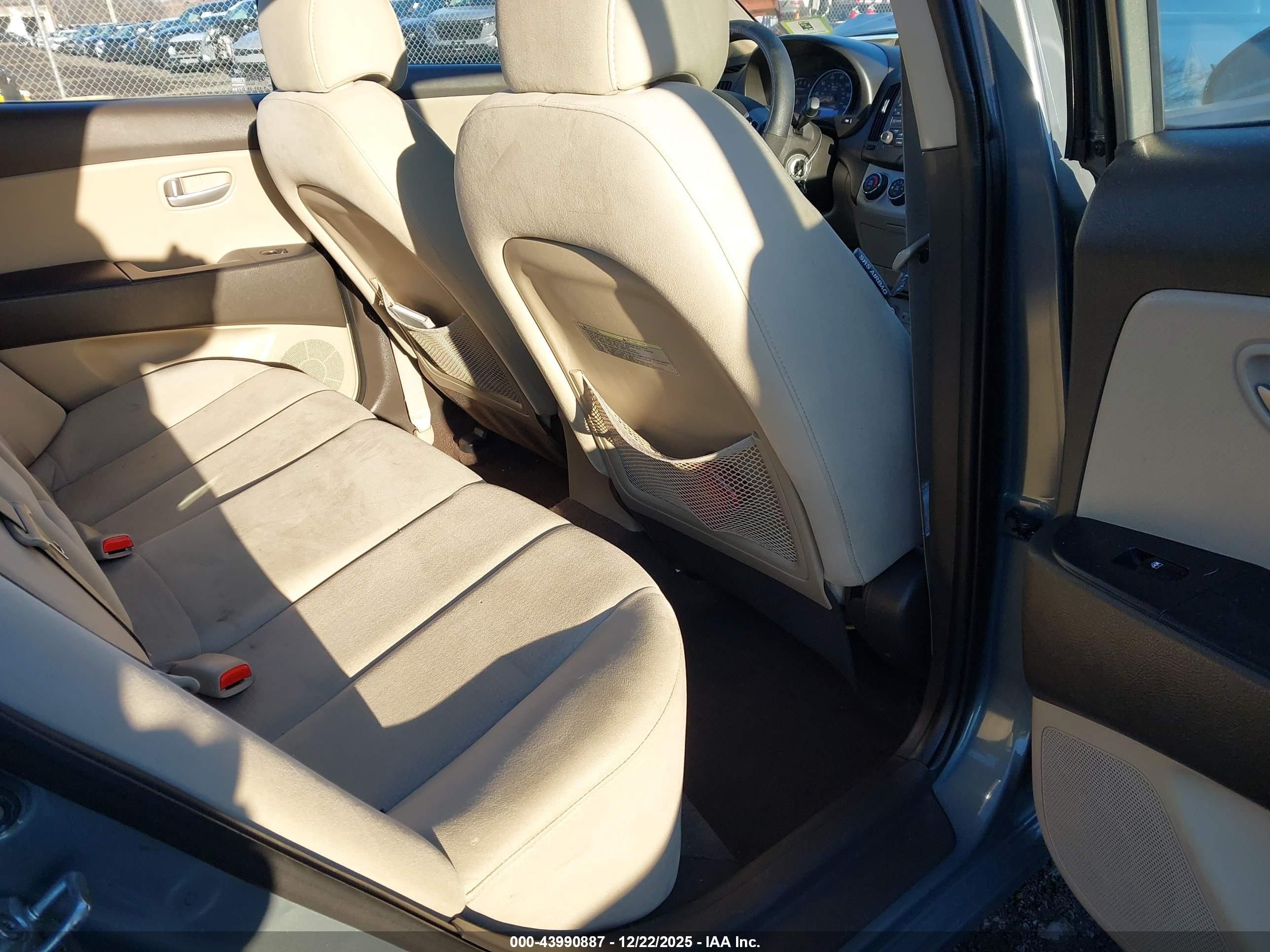 HYUNDAI ELANTRA image 8