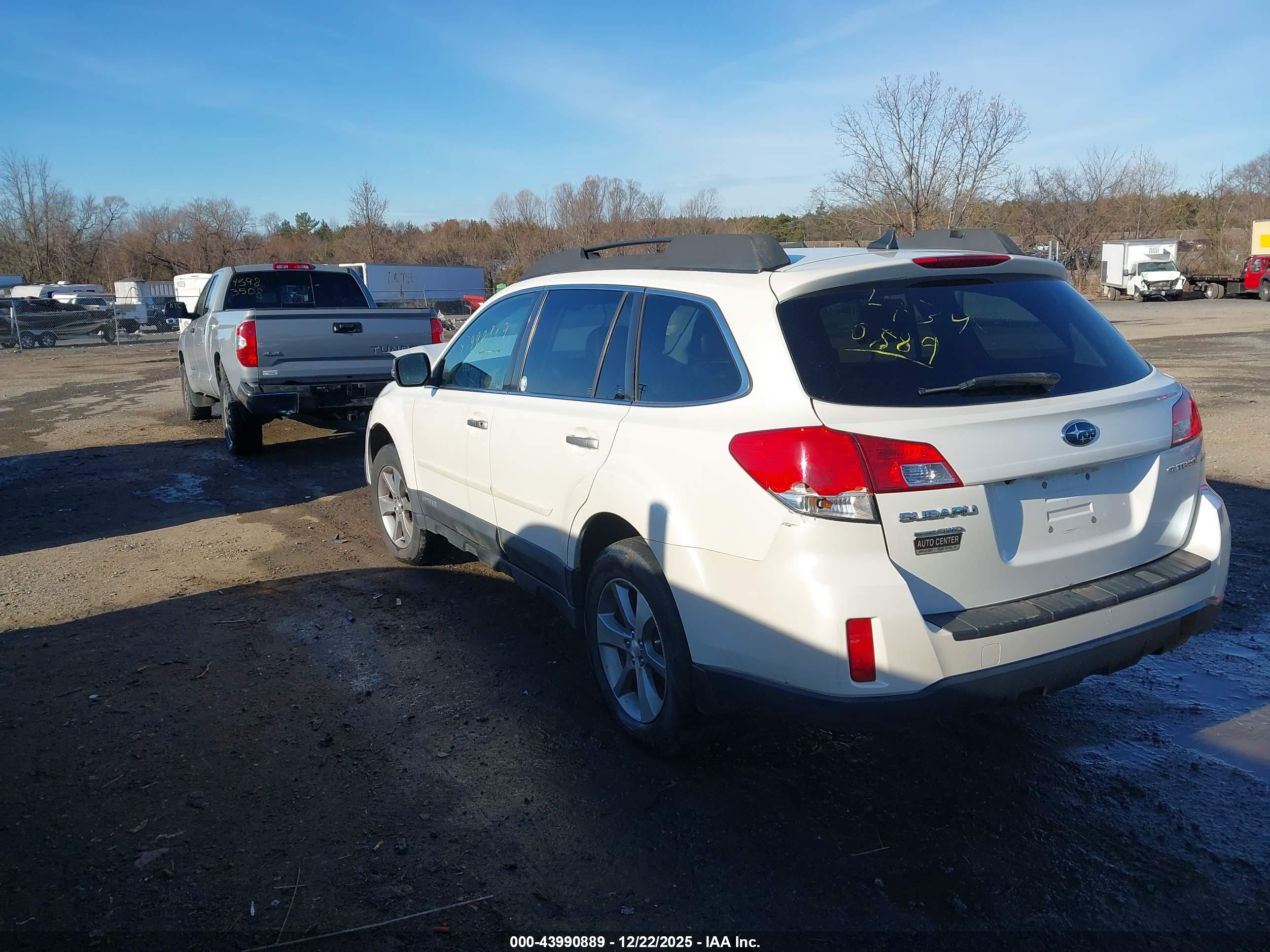 SUBARU OUTBACK image 3