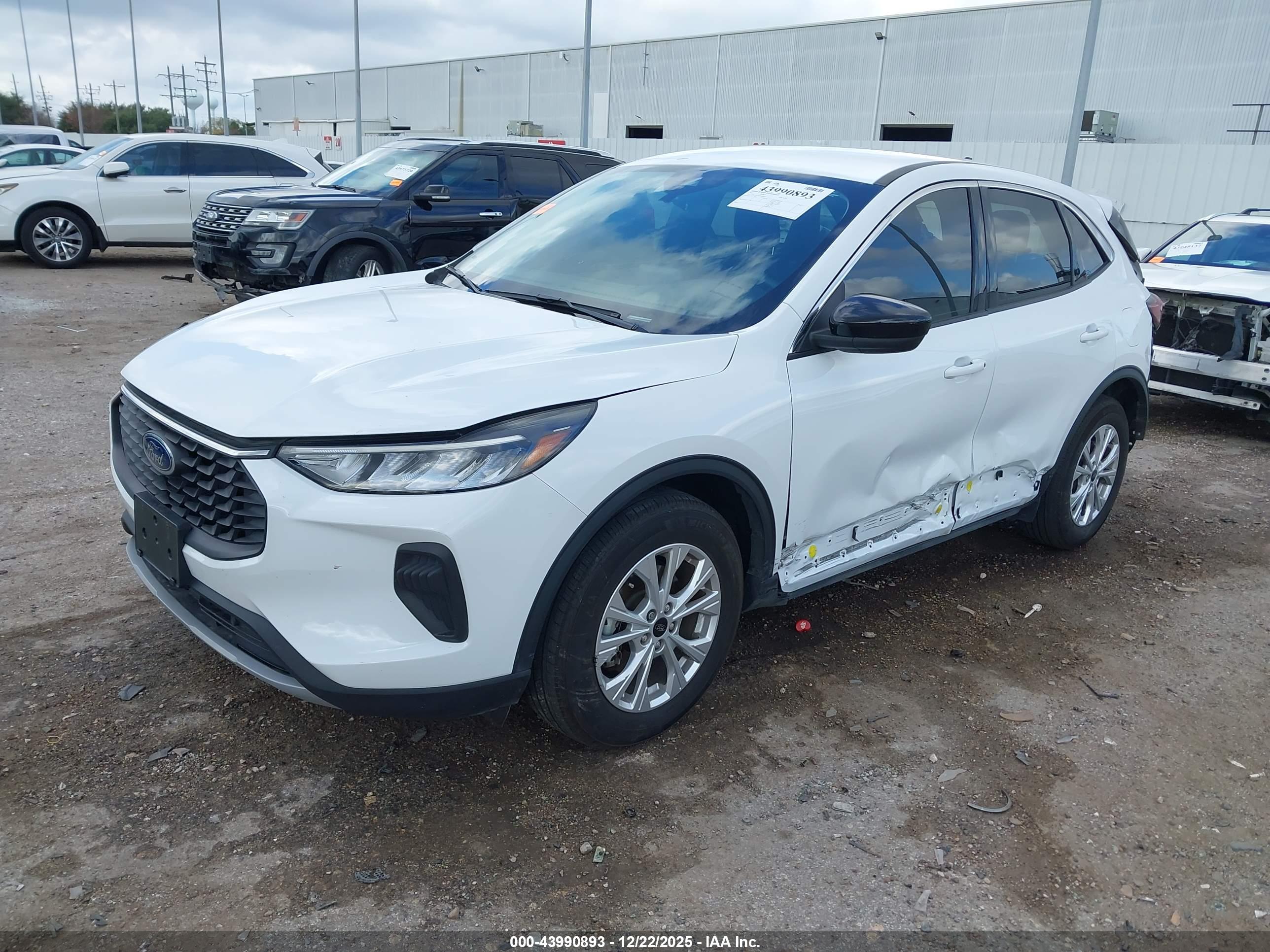 FORD ESCAPE image 2