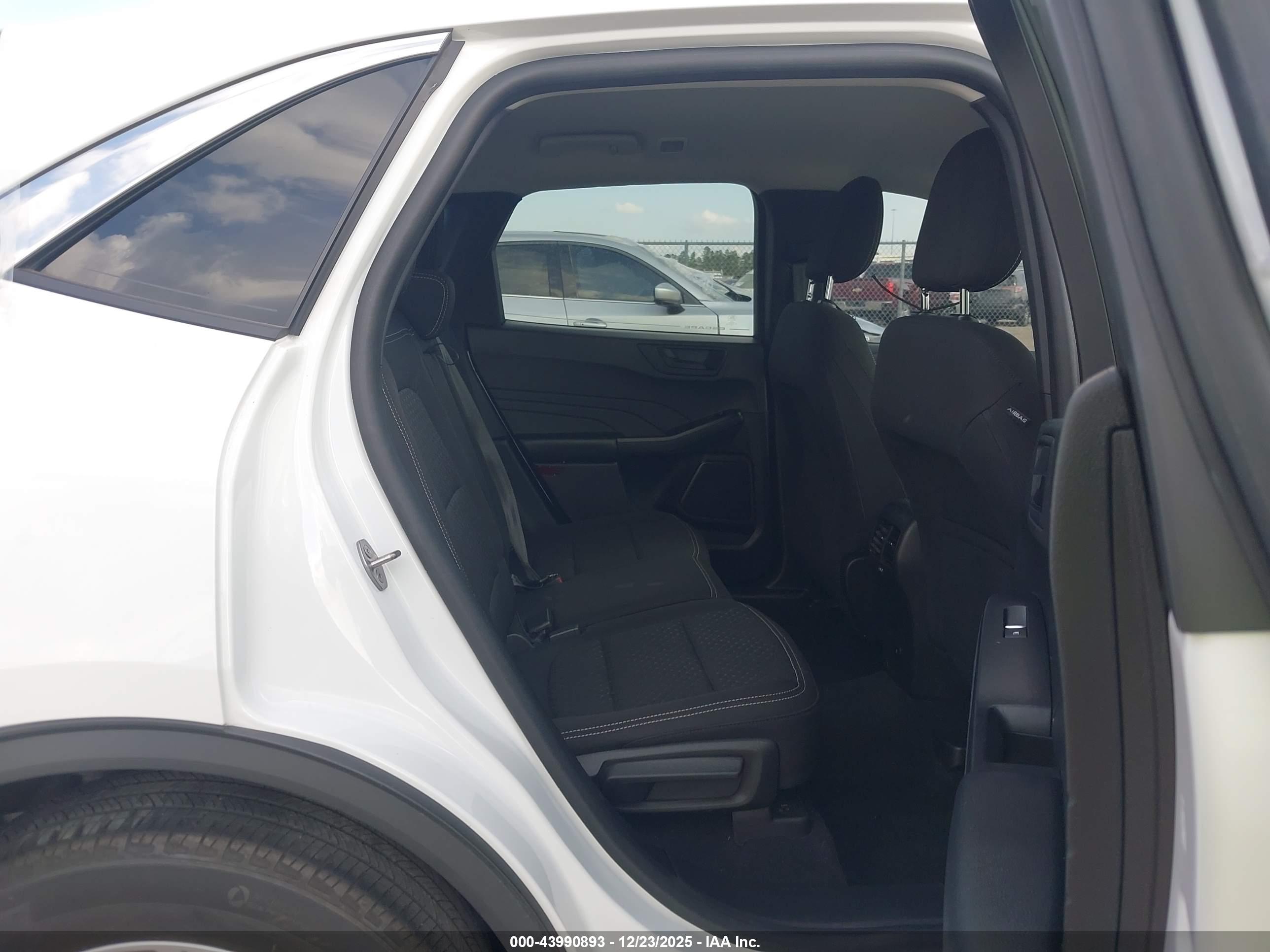 FORD ESCAPE image 8