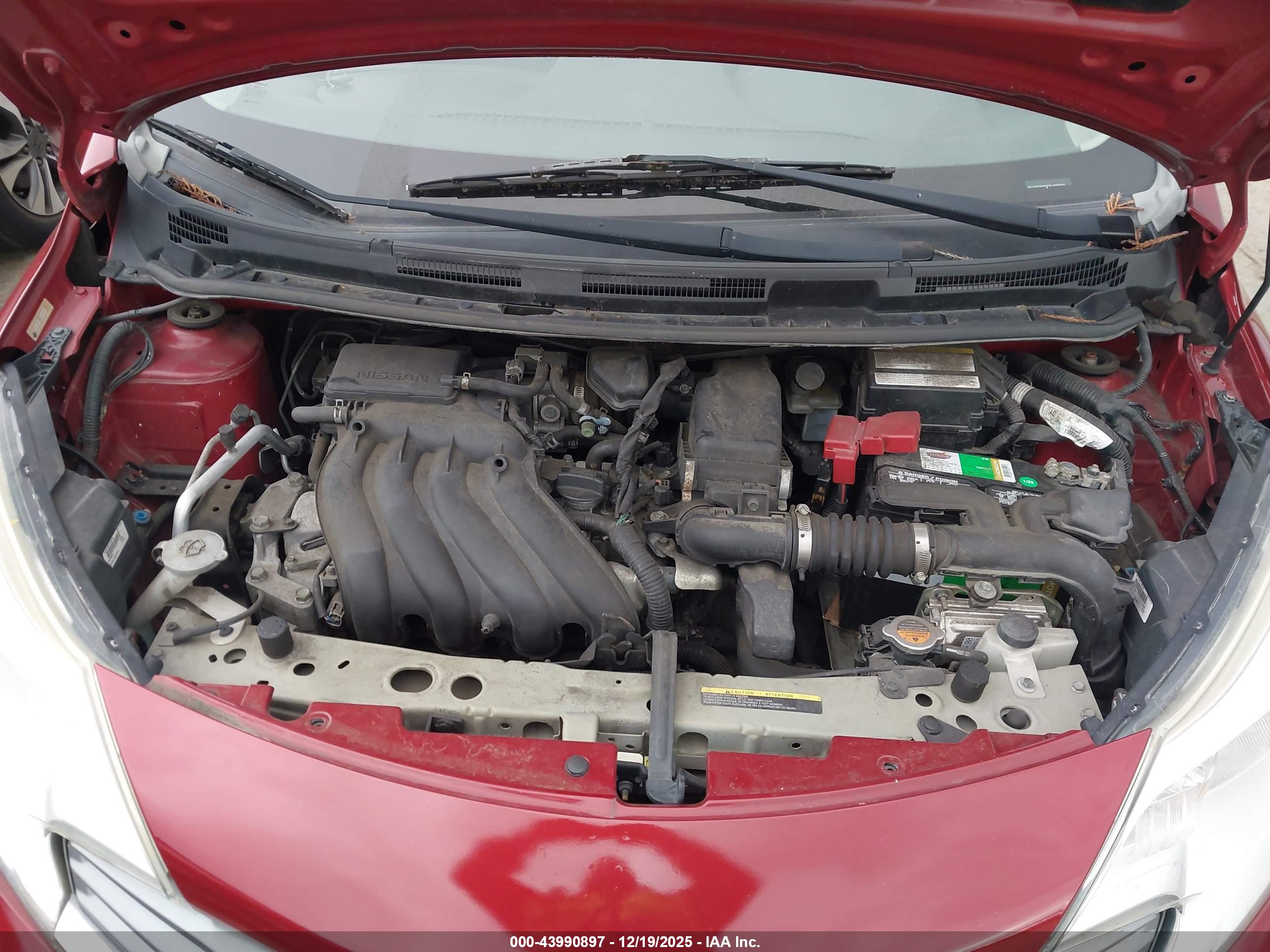 NISSAN VERSA image 10
