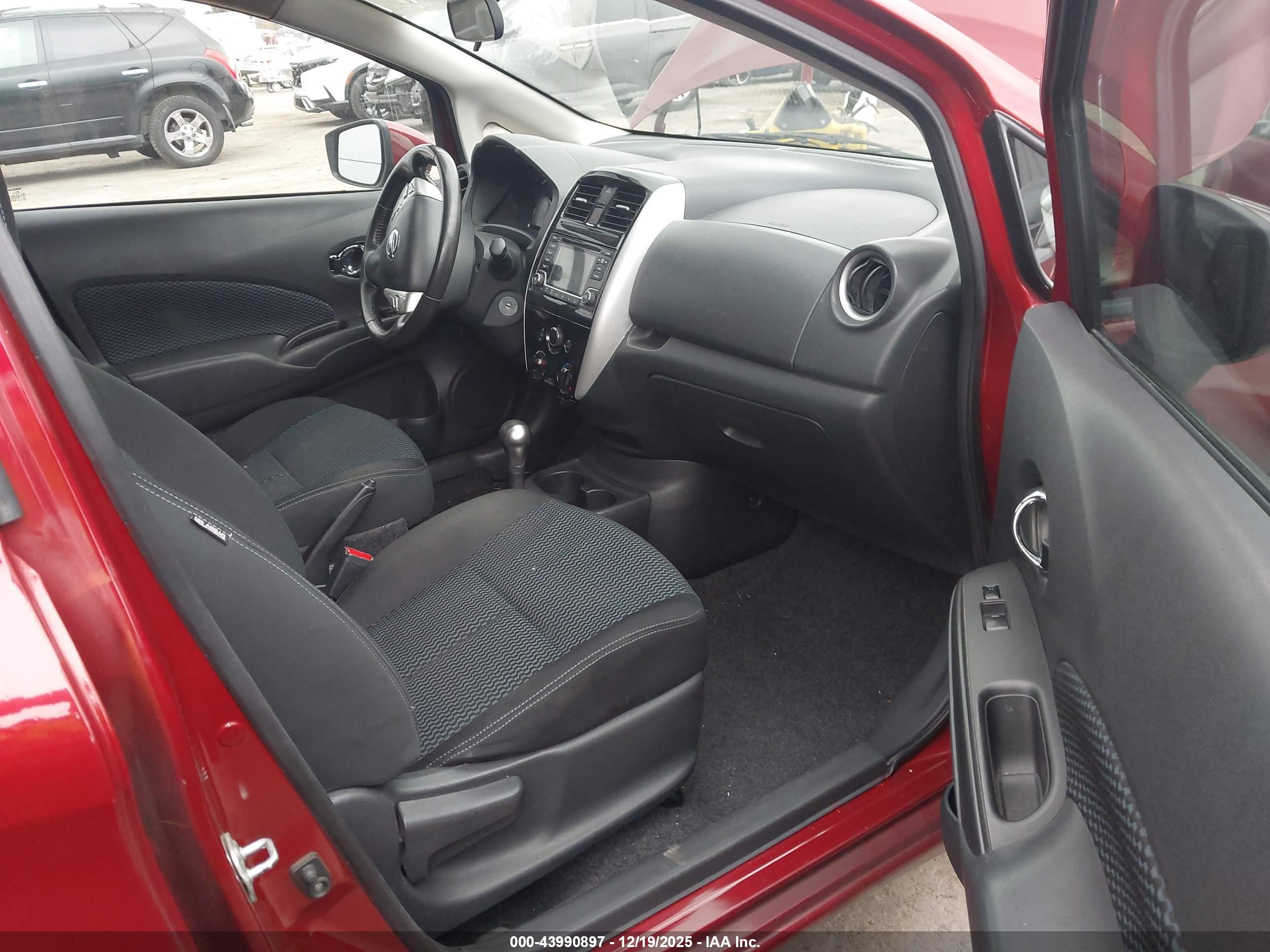 NISSAN VERSA image 5